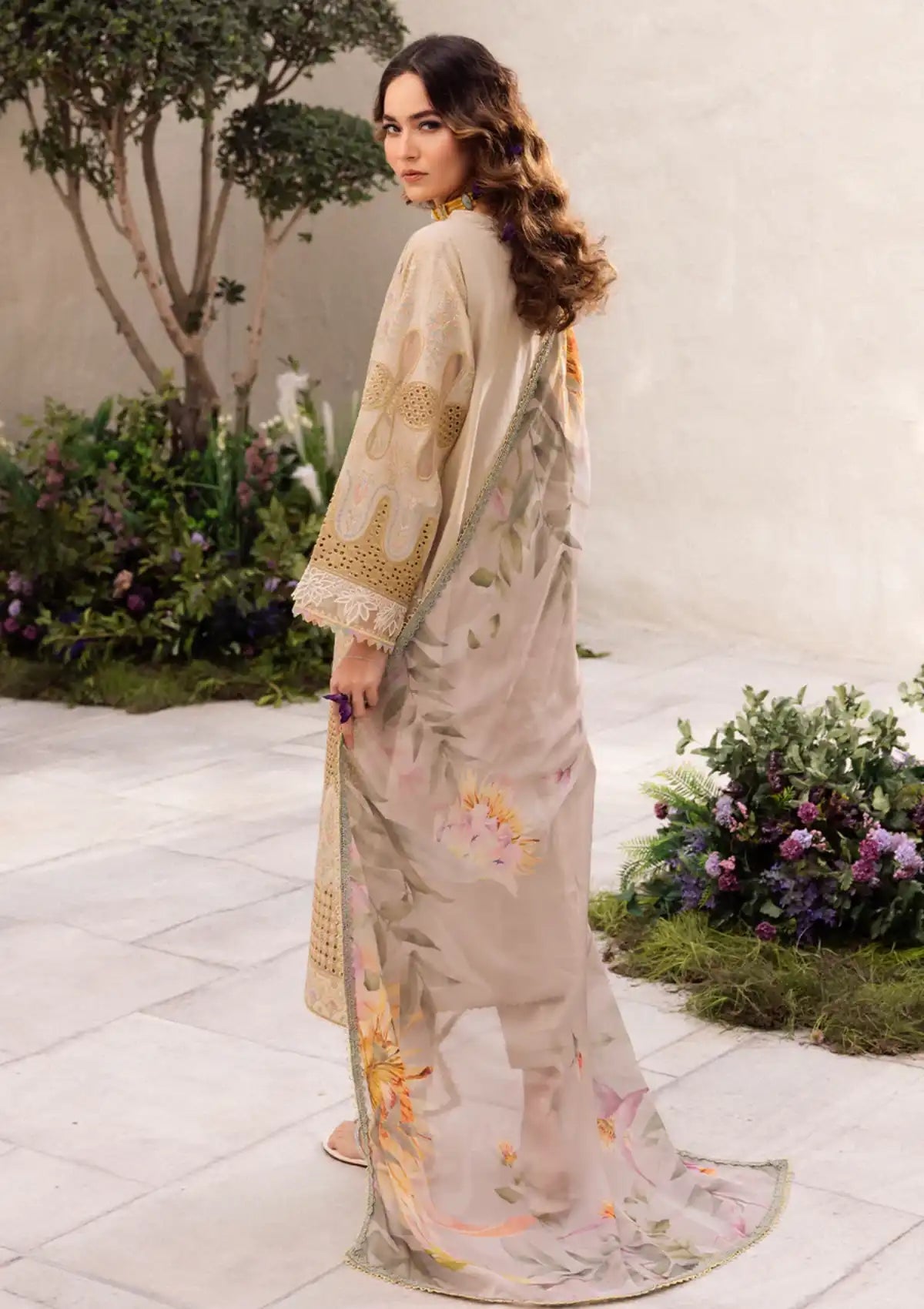 Iznik Dahlia Luxury Lawn'24 DL-03 - Mohsin Saeed Fabrics