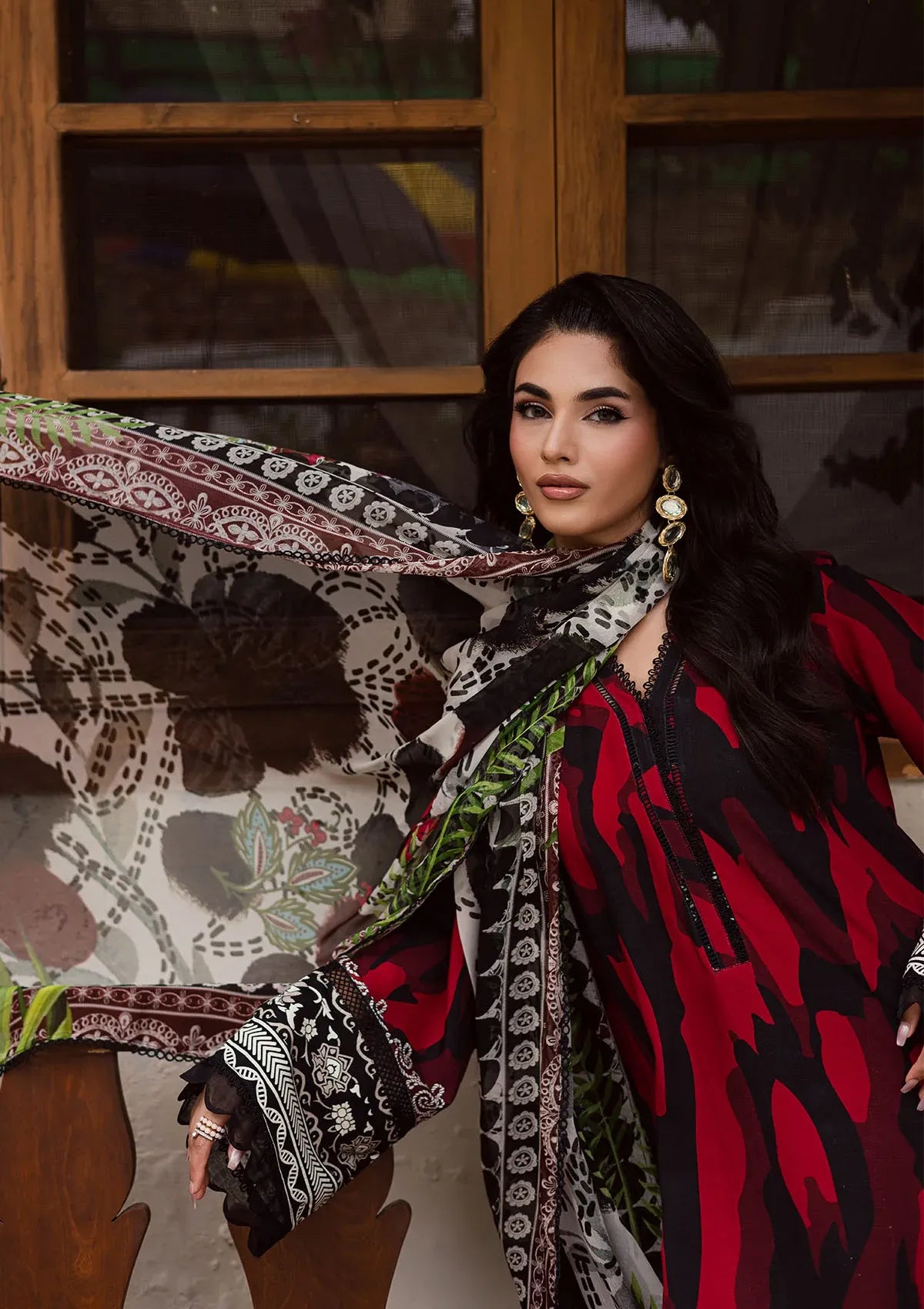 mohsin-saeed-fabrics-is-selling-online-and-in stores-Luxury-daily-wear-wedding-wear-formal-wear-in-budgeted-price-This-product-is-from-nureh-signature-prints-linen25-sp-169-is-available-on-Mohsin-saeed-fabrics-website.
