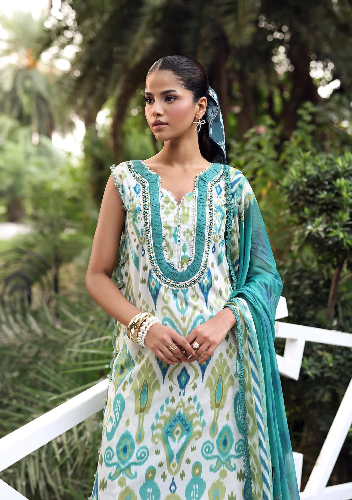 mohsin-saeed-fabrics-is-selling-online-and-in stores-Luxury-daily-wear-wedding-wear-formal-wear-in-budgeted-price-This-product-is-from-elaf-belladore-prints-lawn26-epa-02b-june is-available-on-Mohsin-saeed-fabrics-website.