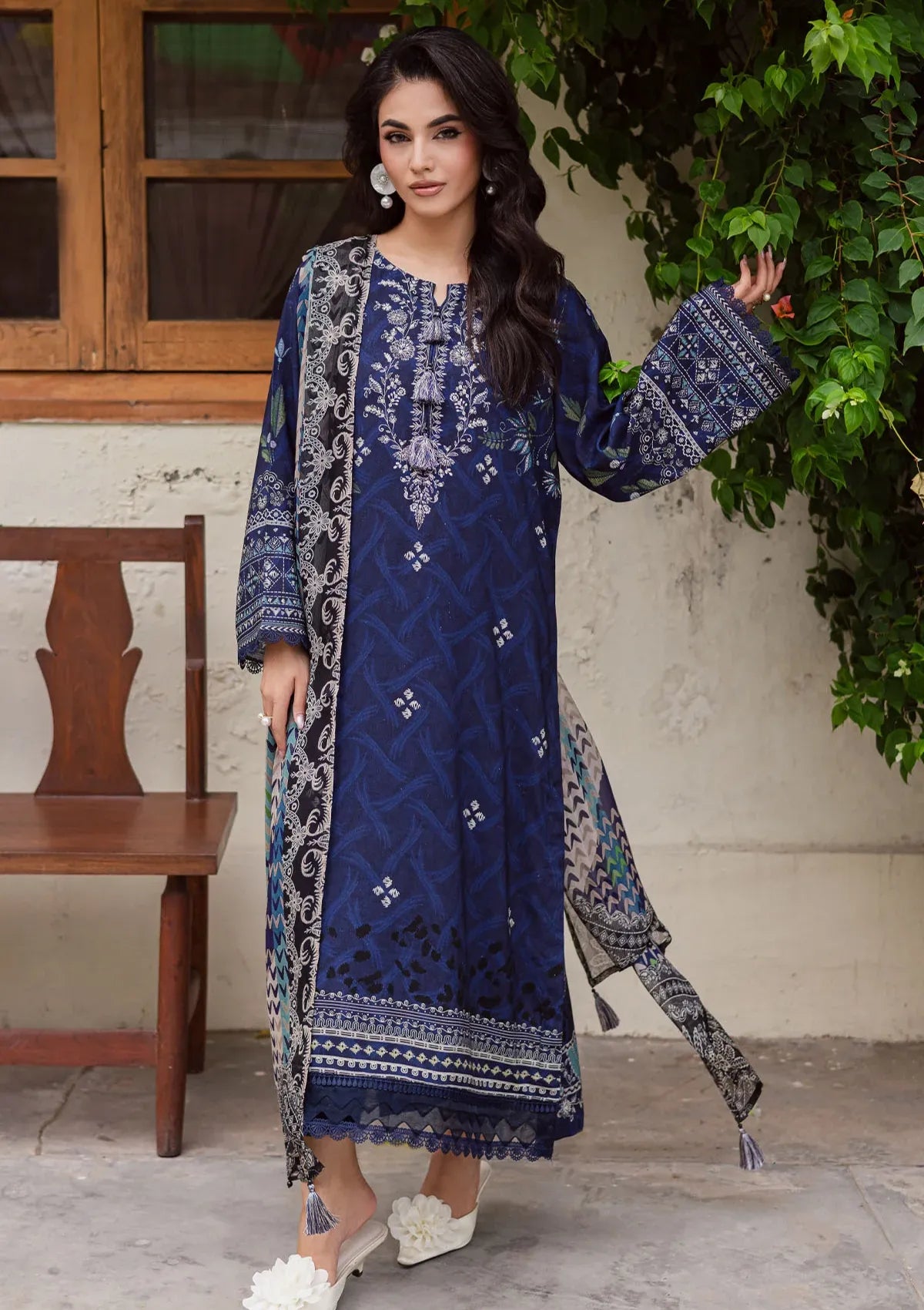mohsin-saeed-fabrics-is-selling-online-and-in stores-Luxury-daily-wear-wedding-wear-formal-wear-in-budgeted-price-This-product-is-from-nureh-signature-prints-linen25-sp-167-is-available-on-Mohsin-saeed-fabrics-website.