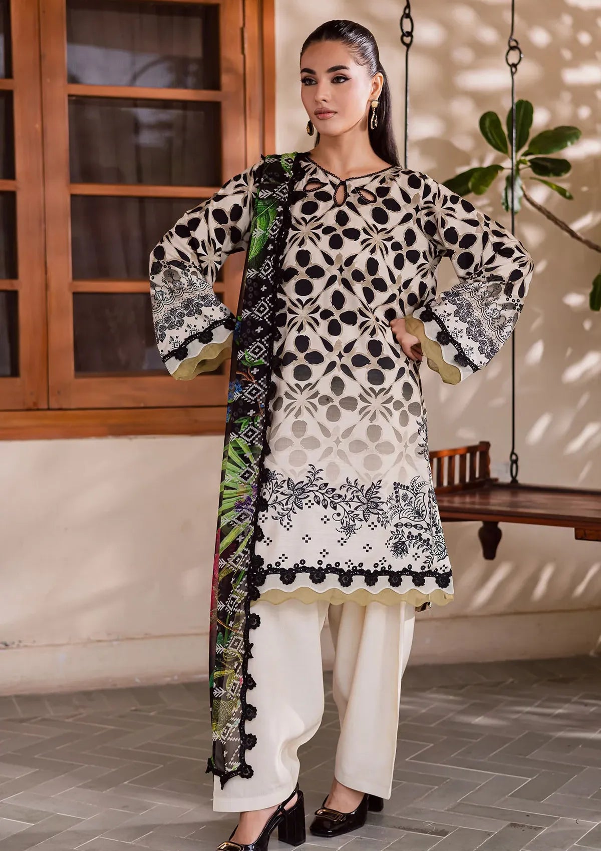 mohsin-saeed-fabrics-is-selling-online-and-in stores-Luxury-daily-wear-wedding-wear-formal-wear-in-budgeted-price-This-product-is-from-nureh-signature-prints-linen25-sp-166-is-available-on-Mohsin-saeed-fabrics-website.