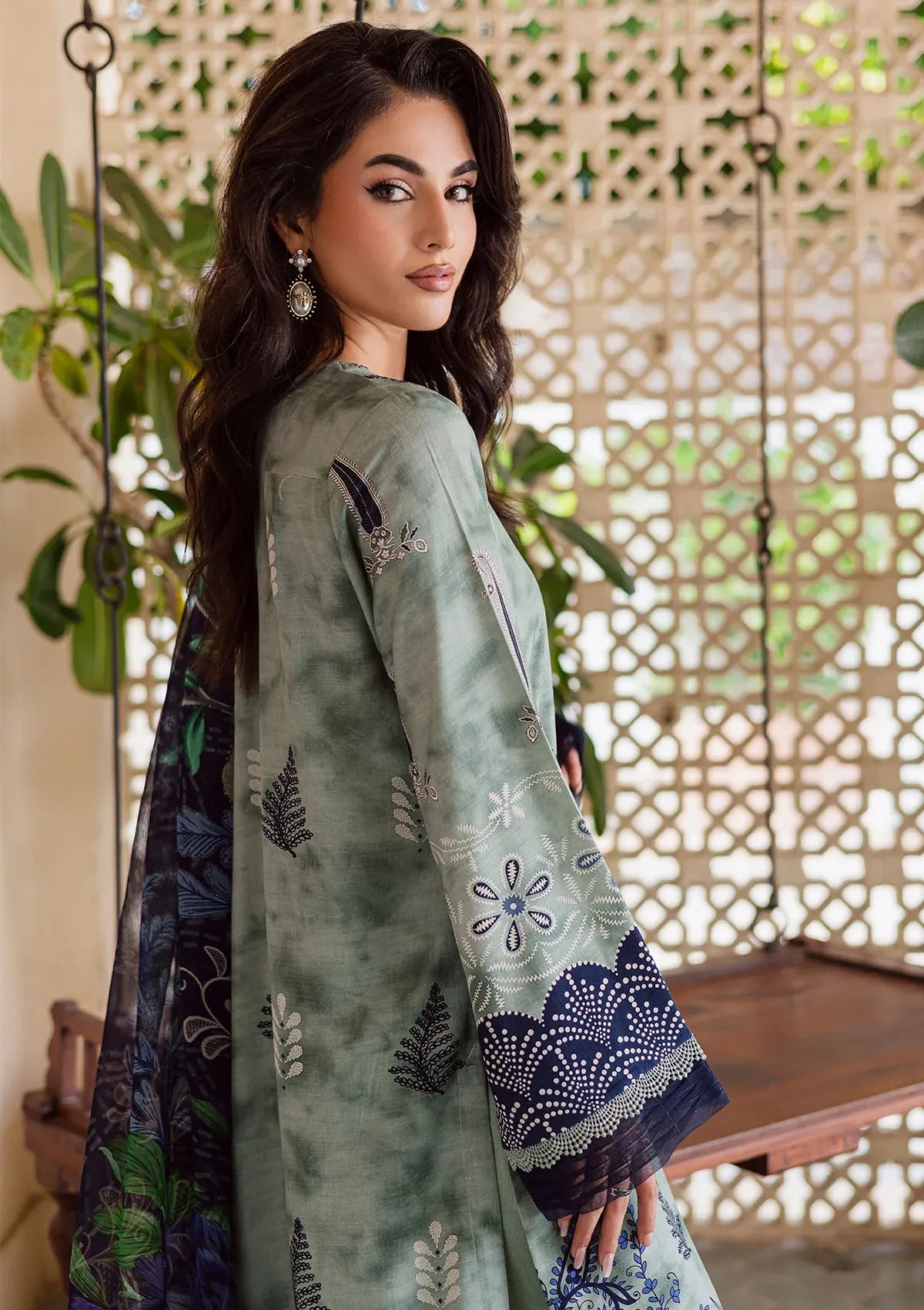 mohsin-saeed-fabrics-is-selling-online-and-in stores-Luxury-daily-wear-wedding-wear-formal-wear-in-budgeted-price-This-product-is-from-nureh-signature-prints-linen25-sp-164-is-available-on-Mohsin-saeed-fabrics-website.