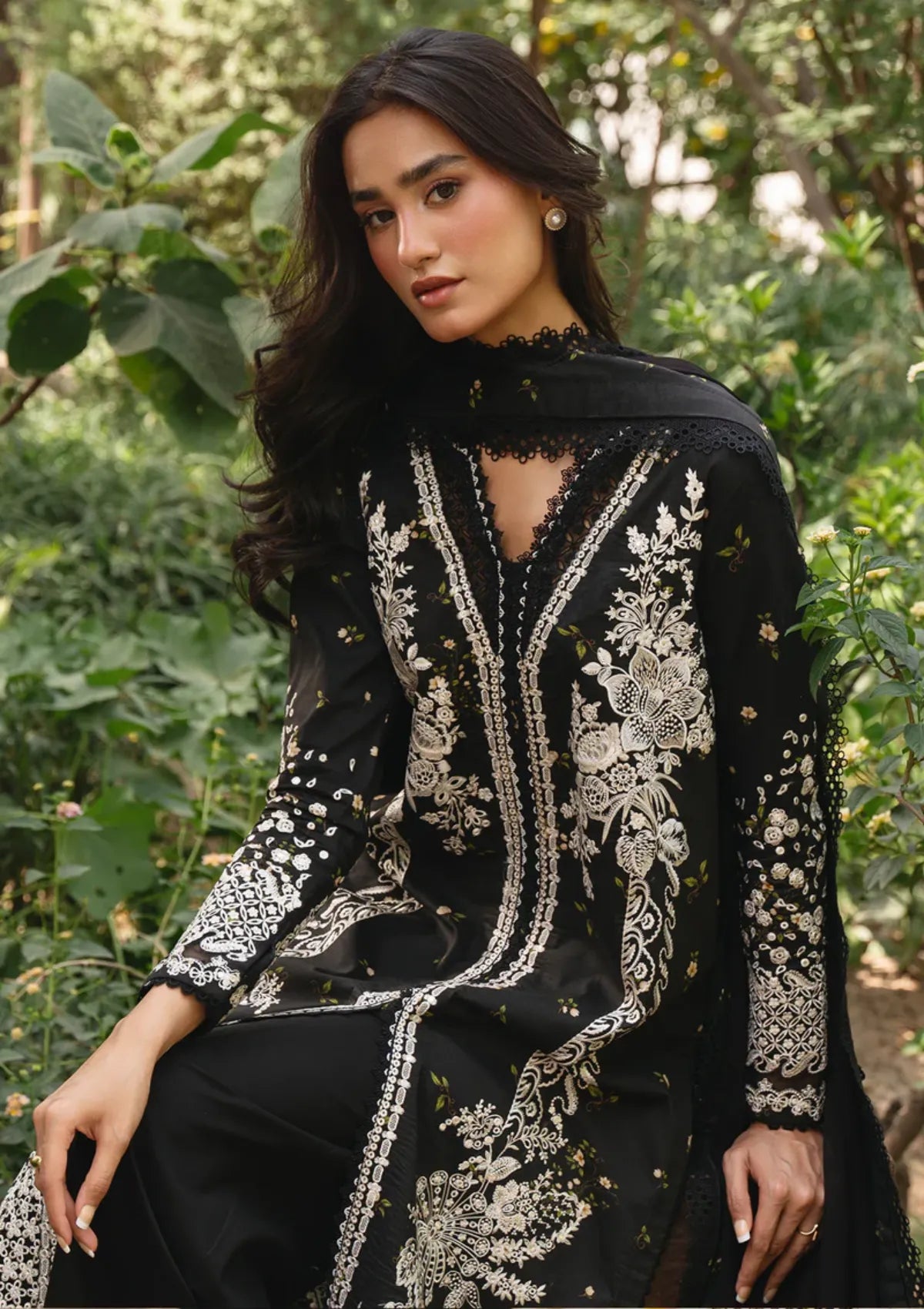 Ayzel Whisper Emb Lawn'26 -1235 NIGHTVEIL