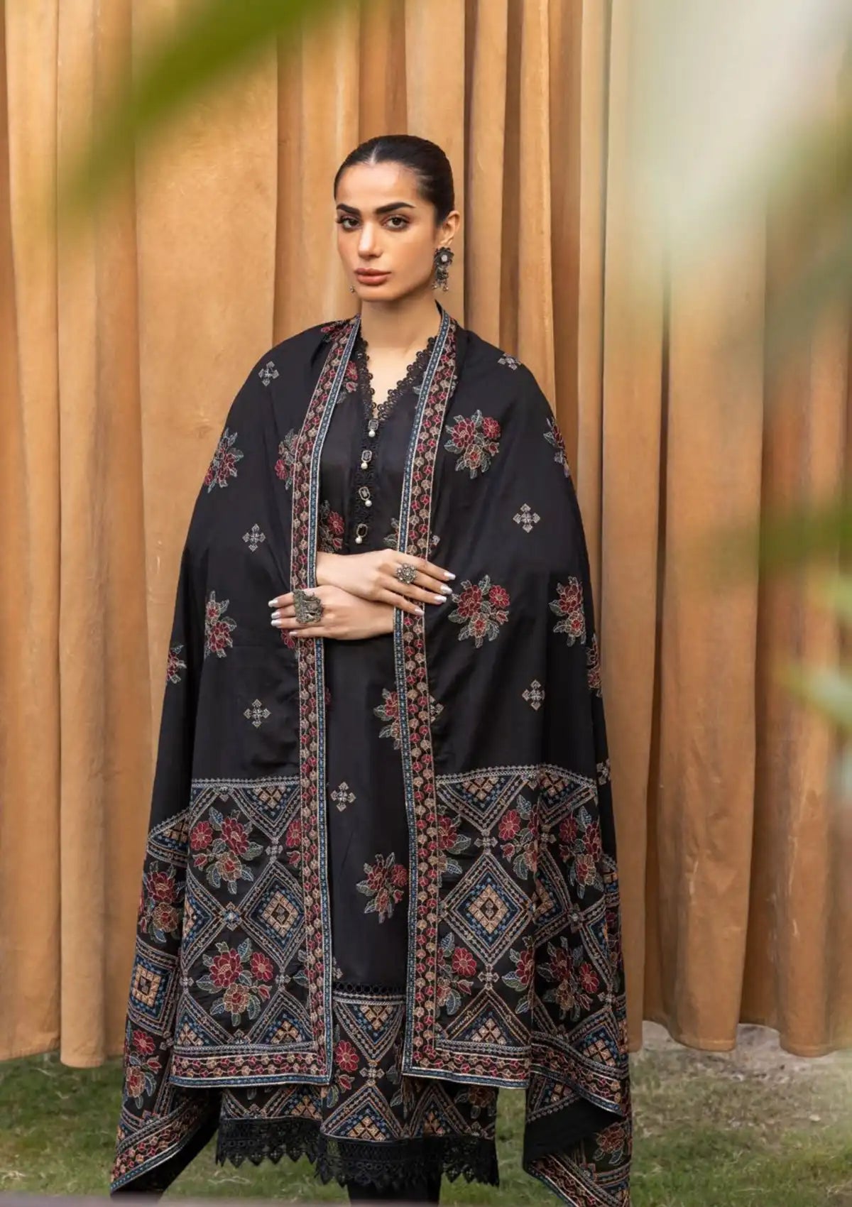 mohsin-saeed-fabrics-is-selling-online-and-in stores-Luxury-daily-wear-wedding-wear-formal-wear-in-budgeted-price-This-product-is-from-khoobsurat-noor-e-chasham-lawn25-l-11-is-available-on-Mohsin-saeed-fabrics-website.