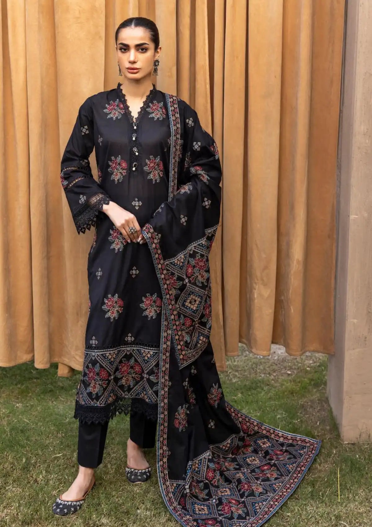 mohsin-saeed-fabrics-is-selling-online-and-in stores-Luxury-daily-wear-wedding-wear-formal-wear-in-budgeted-price-This-product-is-from-khoobsurat-noor-e-chasham-lawn25-l-11-is-available-on-Mohsin-saeed-fabrics-website.