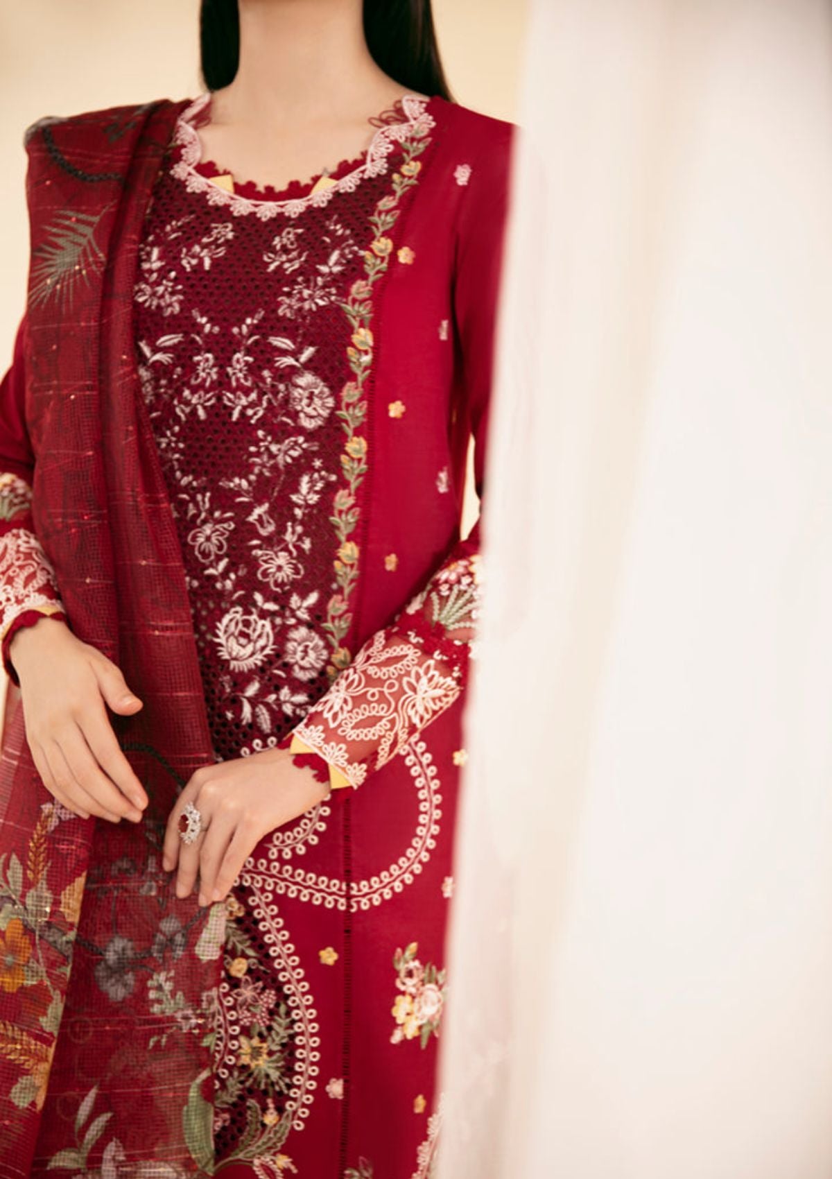 Qalamkar Qlinekari Luxury Lawn'24 SQ-04 LARMINA
