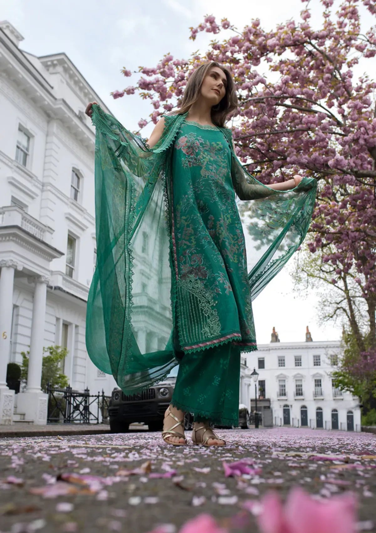 mohsin-saeed-fabrics-luxury-fashion-collection-daily-wear-wedding-and-formal-in-budget-This-product-is-from-sobia-nazir-sn-basics-printed-lawn25-d-05b-is-available-on-Mohsin-saeed-fabrics-website.