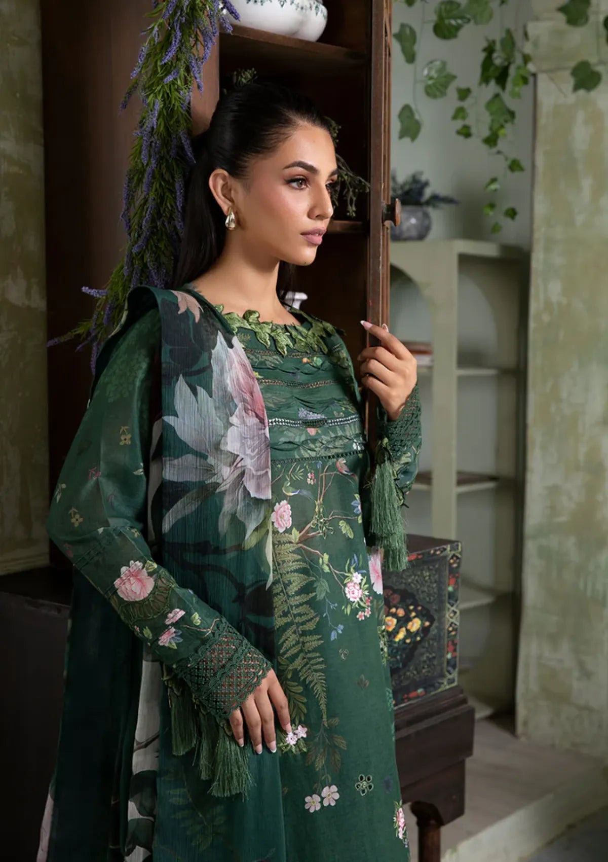 mohsin-saeed-fabrics-is-selling-online-and-in stores-Luxury-daily-wear-wedding-wear-formal-wear-in-budgeted-price-This-product-is-from-sobia-nazir-vital-vol-2-lawn25-d-5b-is-available-on-Mohsin-saeed-fabrics-website.