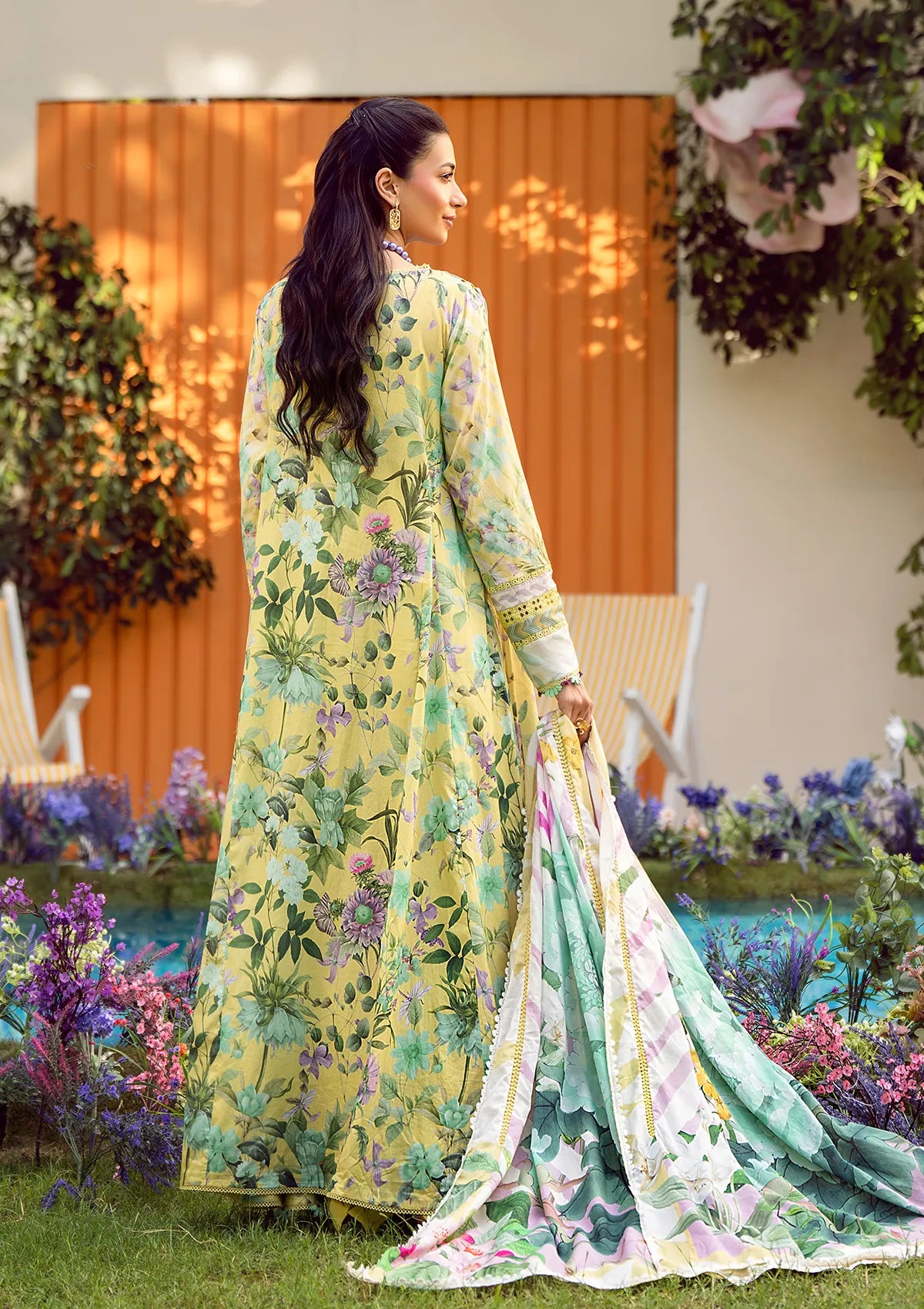 mohsin-saeed-fabrics-designer-daily-wear-formal-and-wedding-suits-within-budget-This-product-is-from-elaf-prints-lawn25-vol-2-eps-7a-daisy-fields-is-available-on-Mohsin-saeed-fabrics-website.