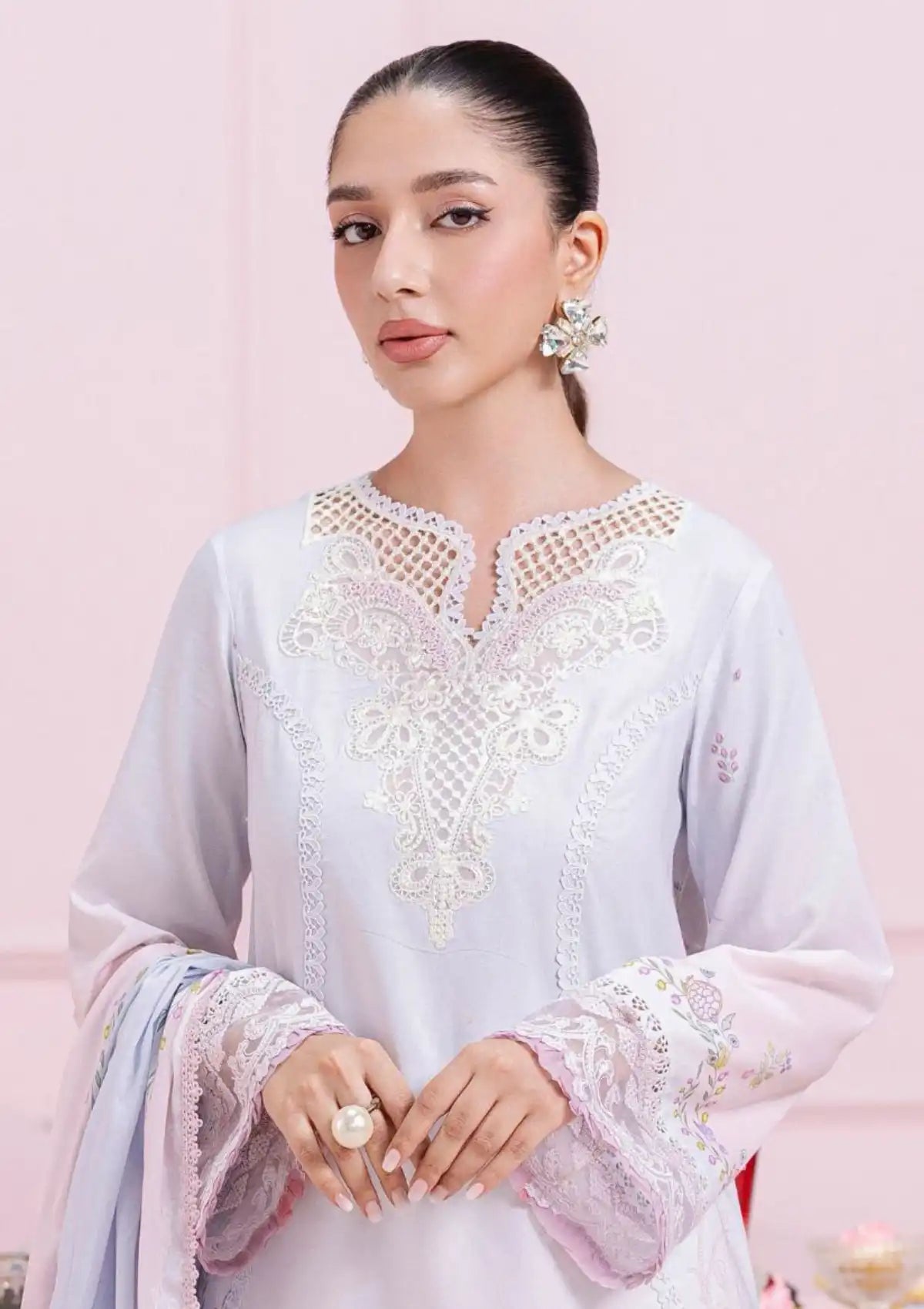 mohsin-saeed-fabrics-is-selling-online-and-in stores-Luxury-daily-wear-wedding-wear-formal-wear-in-budgeted-price-This-product-is-from-qalamkar-qprints-lawn25-vol-2-em-01b-blair-is-available-on-Mohsin-saeed-fabrics-website.
