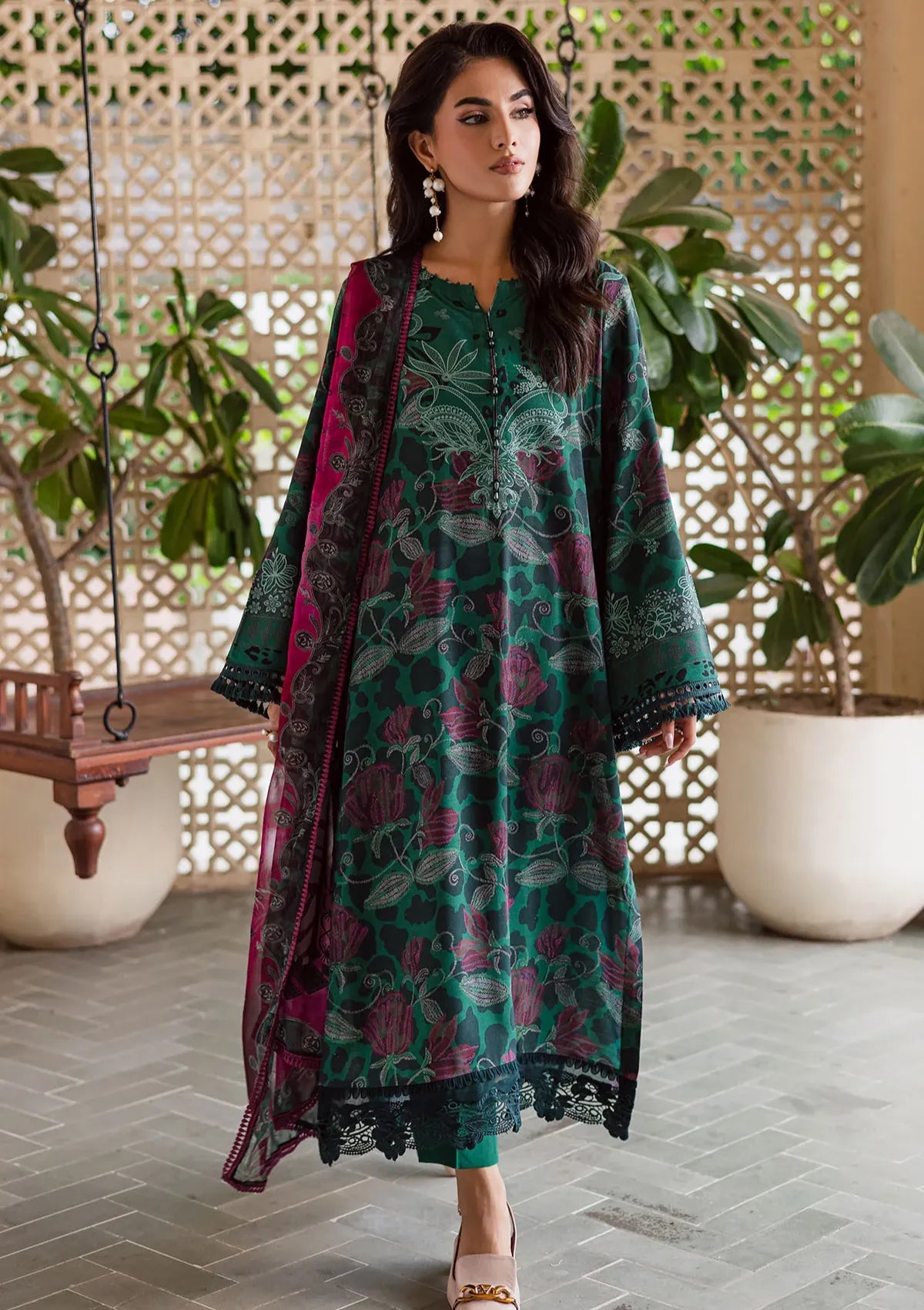 mohsin-saeed-fabrics-is-selling-online-and-in stores-Luxury-daily-wear-wedding-wear-formal-wear-in-budgeted-price-This-product-is-from-nureh-signature-prints-linen25-sp-163-is-available-on-Mohsin-saeed-fabrics-website.