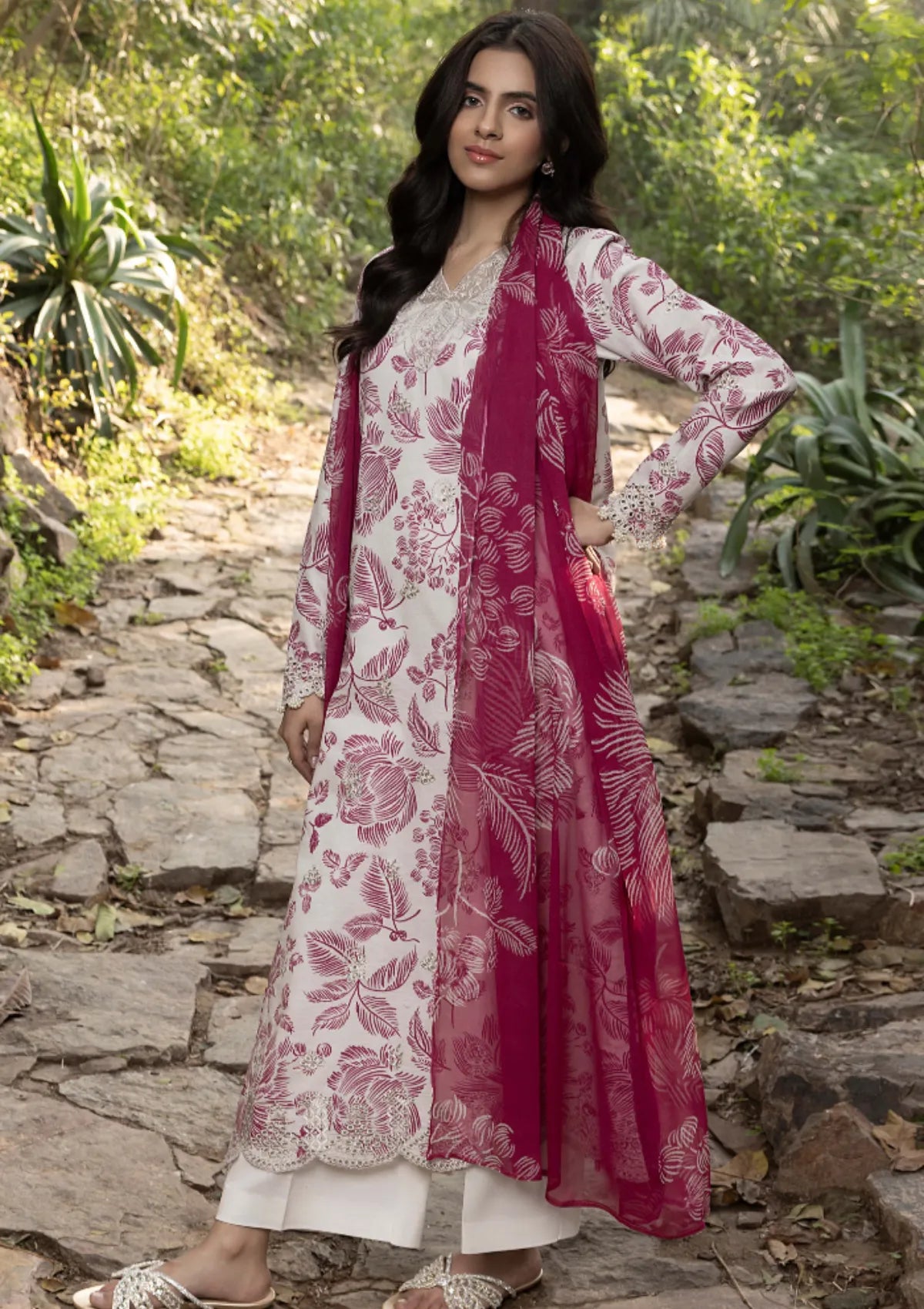 mohsin-saeed-fabrics-is-selling-online-and-in stores-Luxury-daily-wear-wedding-wear-formal-wear-in-budgeted-price-This-product-is-from-humdum-eden-garden-lawn25-d-04-is-available-on-Mohsin-saeed-fabrics-website.