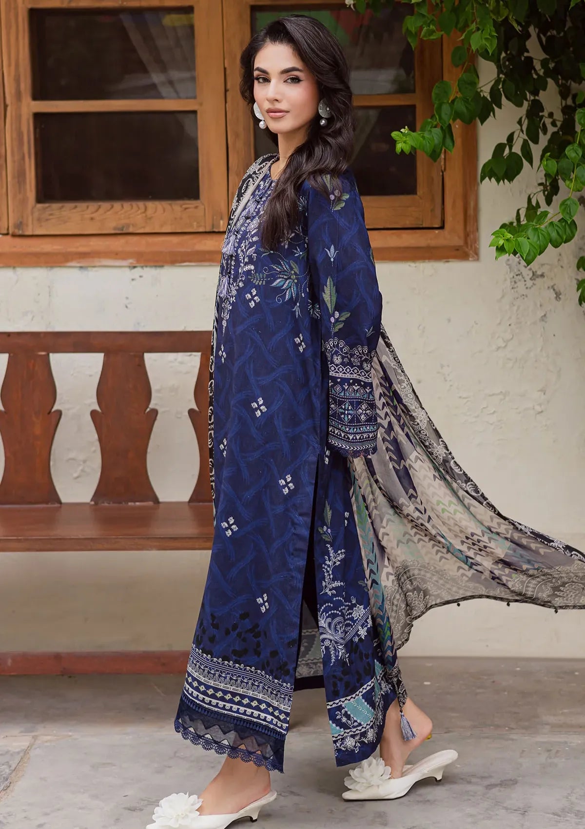 mohsin-saeed-fabrics-is-selling-online-and-in stores-Luxury-daily-wear-wedding-wear-formal-wear-in-budgeted-price-This-product-is-from-nureh-signature-prints-linen25-sp-167-is-available-on-Mohsin-saeed-fabrics-website.