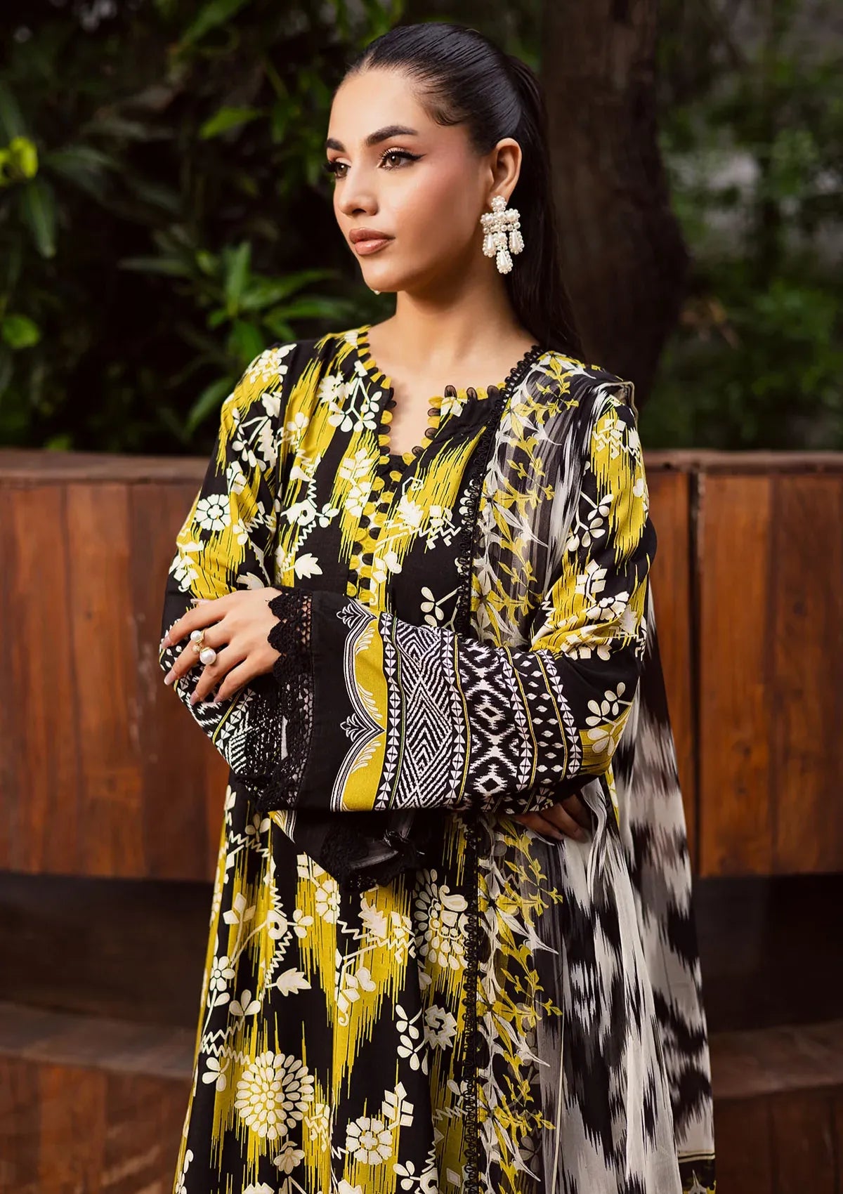 mohsin-saeed-fabrics-is-selling-online-and-in stores-Luxury-daily-wear-wedding-wear-formal-wear-in-budgeted-price-This-product-is-from-nureh-signature-prints-linen25-sp-168-is-available-on-Mohsin-saeed-fabrics-website.