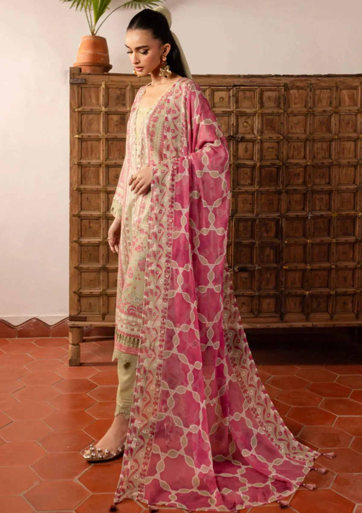 mohsin-saeed-fabrics-affordable-luxury-outfits-for-daily-formal-and-wedding-wear-This-product-is-from-nureh-signature-prints-lawn25-sp-141-is-available-on-Mohsin-saeed-fabrics-website.