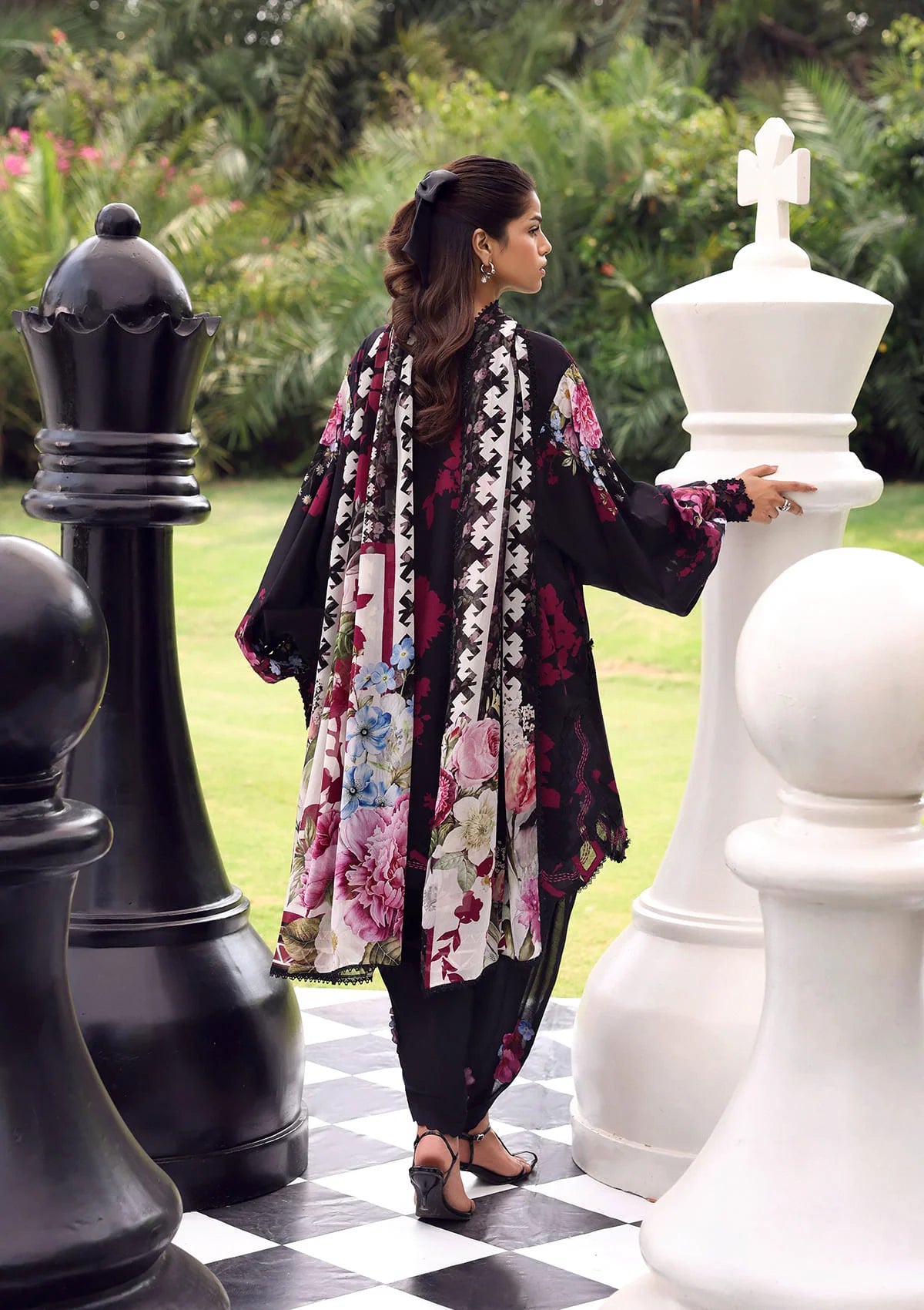 mohsin-saeed-fabrics-is-selling-online-and-in stores-Luxury-daily-wear-wedding-wear-formal-wear-in-budgeted-price-This-product-is-from-elaf-belladore-prints-lawn26-epa-04a-scarlet is-available-on-Mohsin-saeed-fabrics-website.