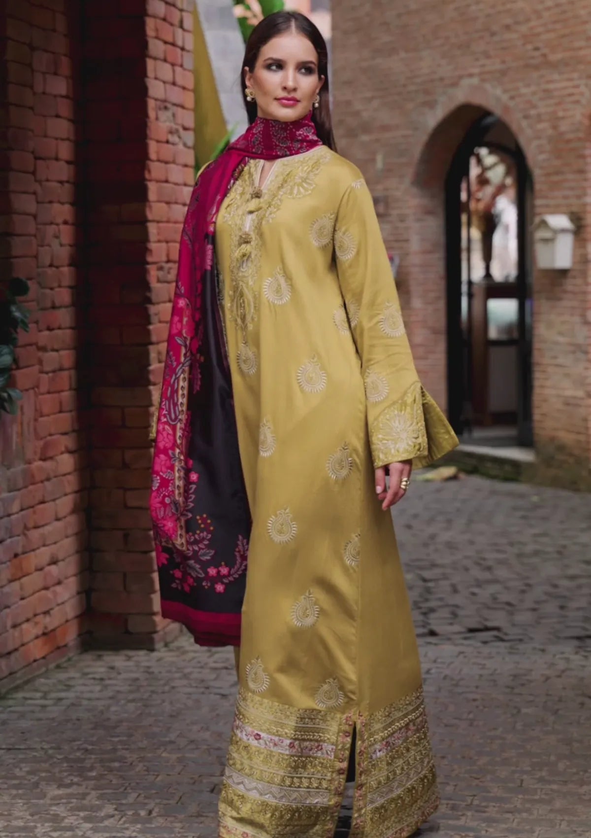 Mushq Broadway Under The Tuscan Sun'25 D-10 Sunlit Siena