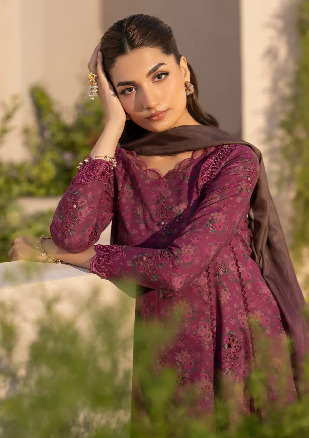 mohsin-saeed-fabrics-affordable-luxury-outfits-for-daily-formal-and-wedding-wear-This-product-is-from-iznik-festive-eid-lawn25-efl-09-is-available-on-Mohsin-saeed-fabrics-website.