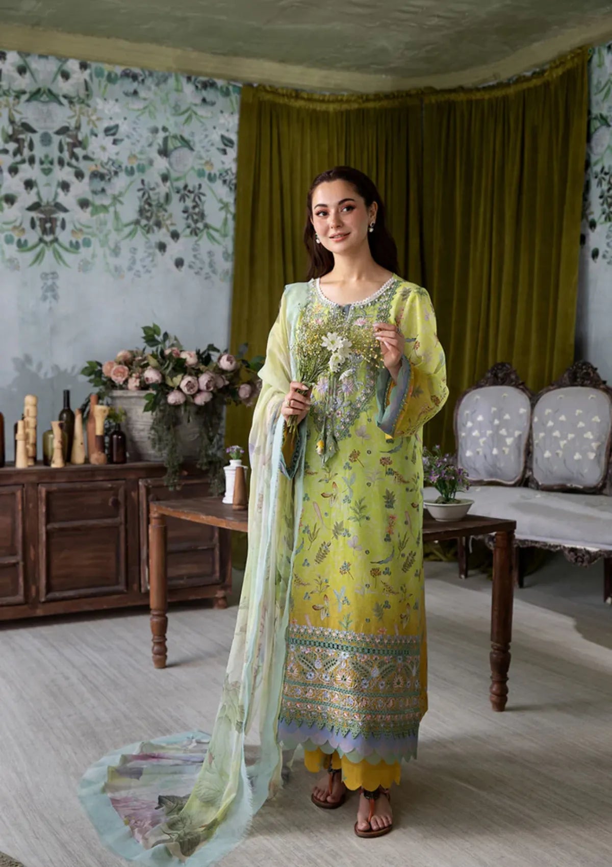 mohsin-saeed-fabrics-is-selling-online-and-in stores-Luxury-daily-wear-wedding-wear-formal-wear-in-budgeted-price-This-product-is-from-sobia-nazir-vital-vol-2-lawn25-d-6a-is-available-on-Mohsin-saeed-fabrics-website.