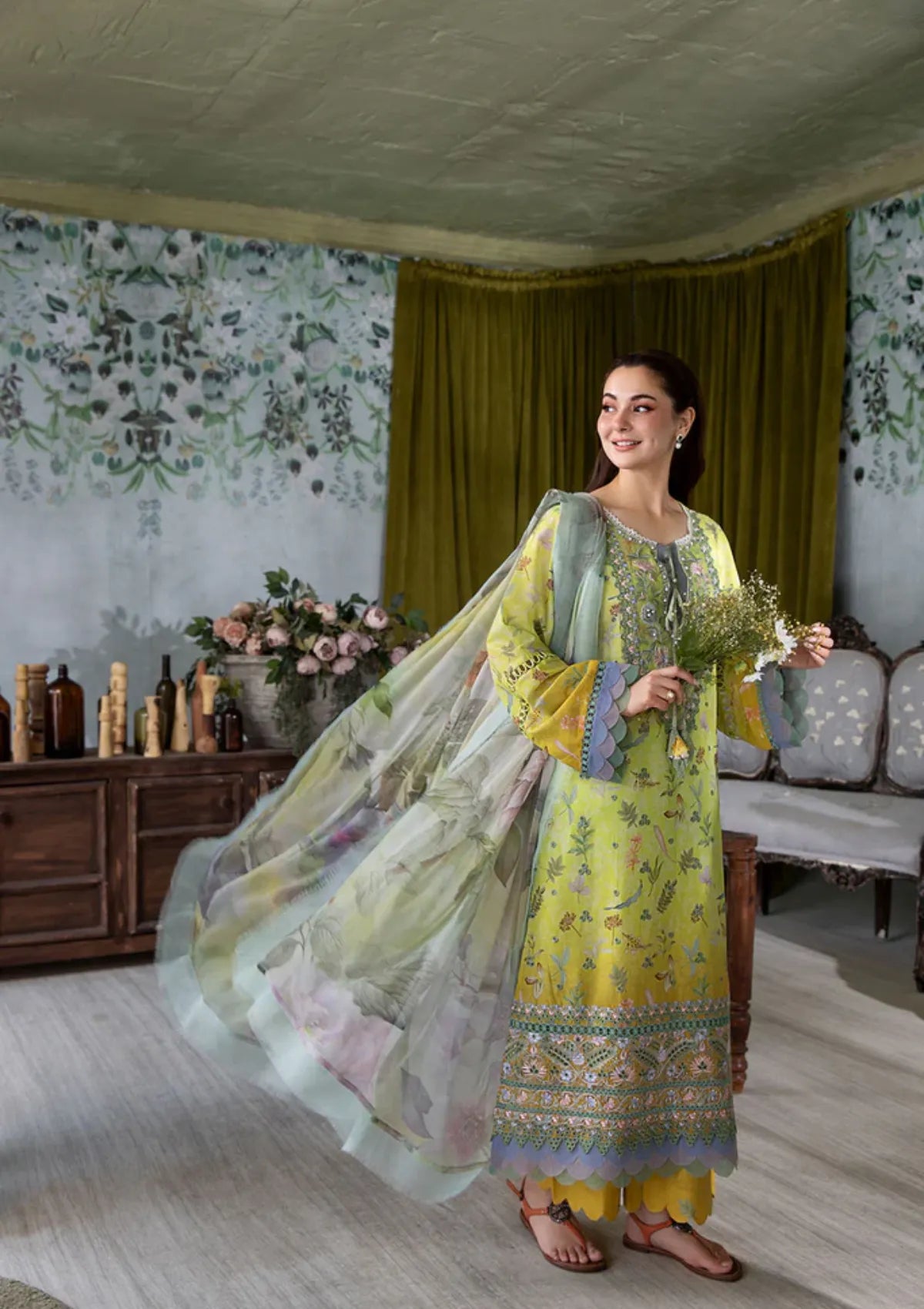 mohsin-saeed-fabrics-is-selling-online-and-in stores-Luxury-daily-wear-wedding-wear-formal-wear-in-budgeted-price-This-product-is-from-sobia-nazir-vital-vol-2-lawn25-d-6a-is-available-on-Mohsin-saeed-fabrics-website.