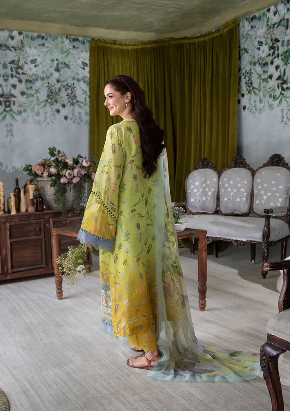 mohsin-saeed-fabrics-is-selling-online-and-in stores-Luxury-daily-wear-wedding-wear-formal-wear-in-budgeted-price-This-product-is-from-sobia-nazir-vital-vol-2-lawn25-d-6a-is-available-on-Mohsin-saeed-fabrics-website.