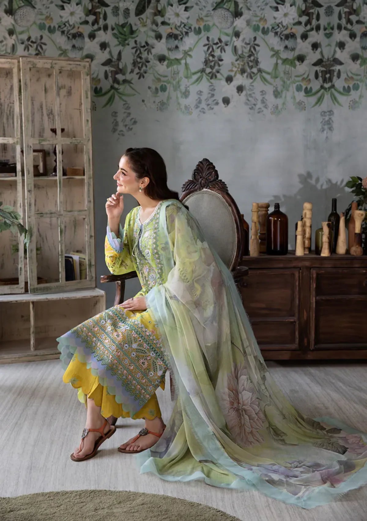 mohsin-saeed-fabrics-is-selling-online-and-in stores-Luxury-daily-wear-wedding-wear-formal-wear-in-budgeted-price-This-product-is-from-sobia-nazir-vital-vol-2-lawn25-d-6a-is-available-on-Mohsin-saeed-fabrics-website.