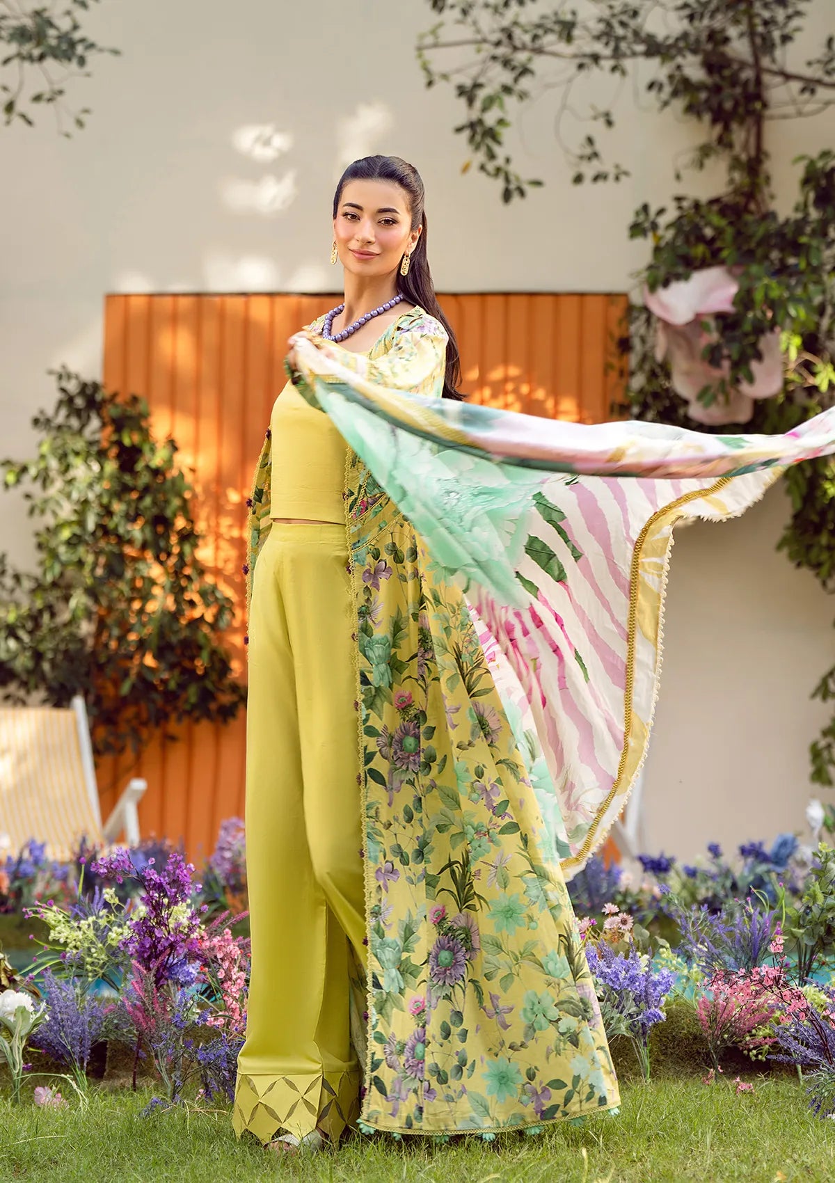 mohsin-saeed-fabrics-designer-daily-wear-formal-and-wedding-suits-within-budget-This-product-is-from-elaf-prints-lawn25-vol-2-eps-7a-daisy-fields-is-available-on-Mohsin-saeed-fabrics-website.