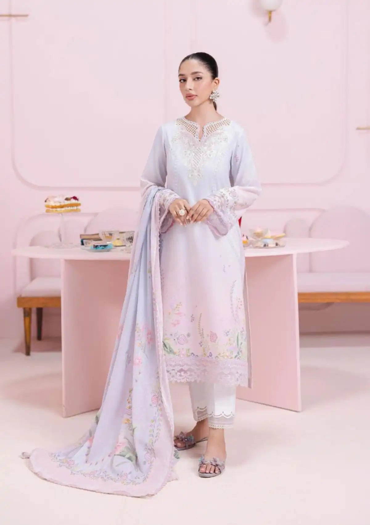 mohsin-saeed-fabrics-is-selling-online-and-in stores-Luxury-daily-wear-wedding-wear-formal-wear-in-budgeted-price-This-product-is-from-qalamkar-qprints-lawn25-vol-2-em-01b-blair-is-available-on-Mohsin-saeed-fabrics-website.