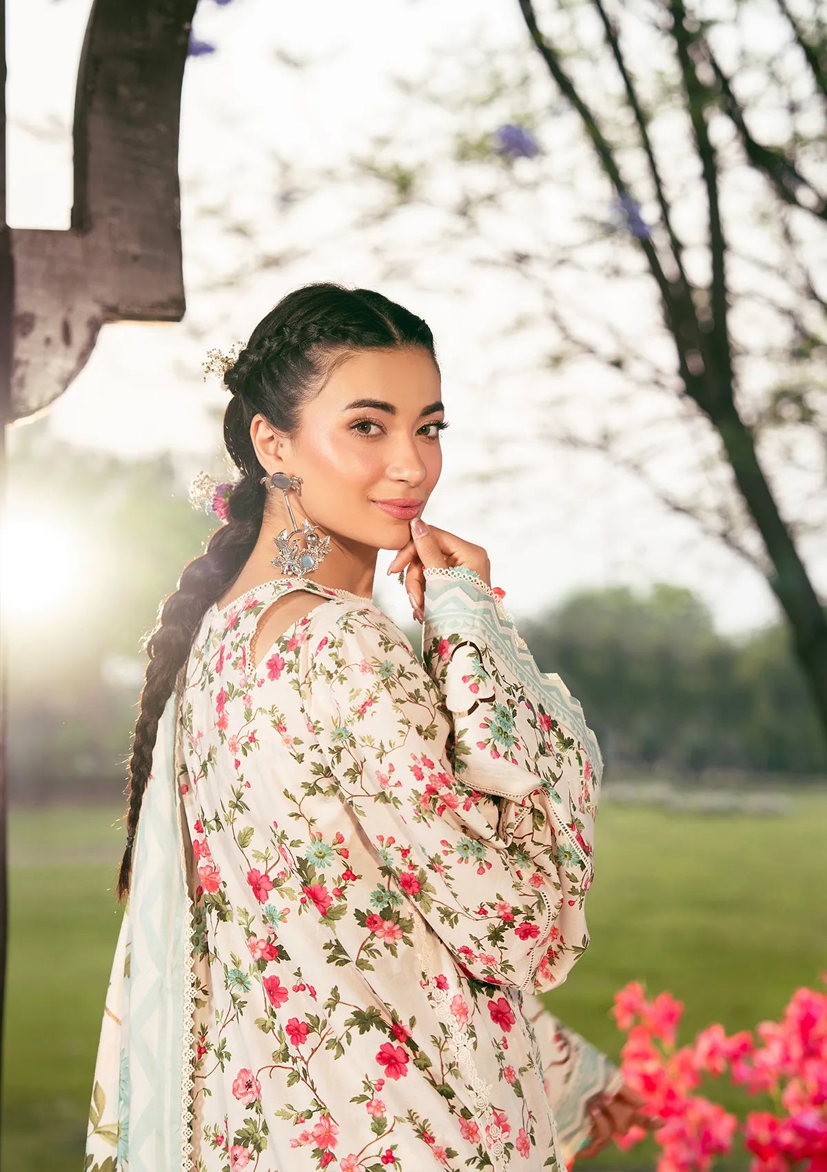 mohsin-saeed-fabrics-designer-daily-wear-formal-and-wedding-suits-within-budget-This-product-is-from-elaf-prints-lawn25-vol-2-eps-3b-day-bloom-is-available-on-Mohsin-saeed-fabrics-website.