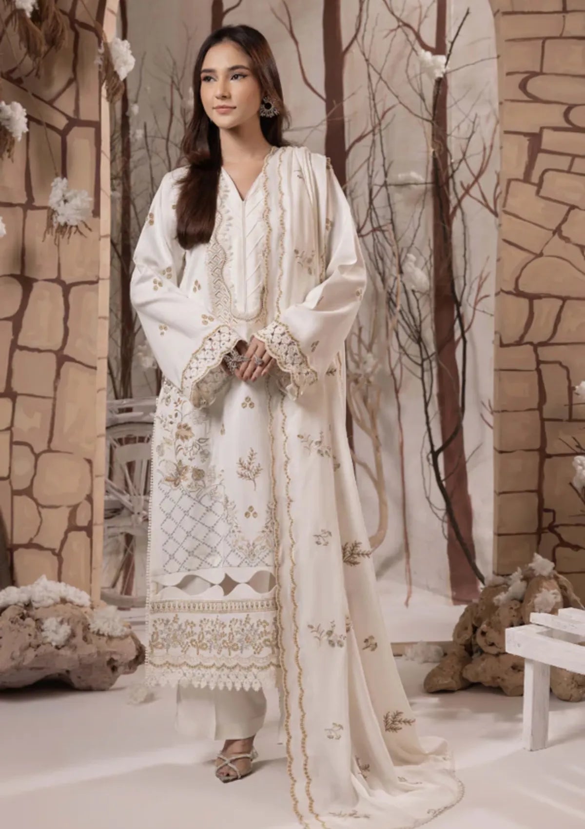 mohsin-saeed-fabrics-designer-daily-wear-formal-and-wedding-suits-within-budget-This-product-is-from-humdum-irina-peach-wool25-d-07-is-available-on-Mohsin-saeed-fabrics-website.