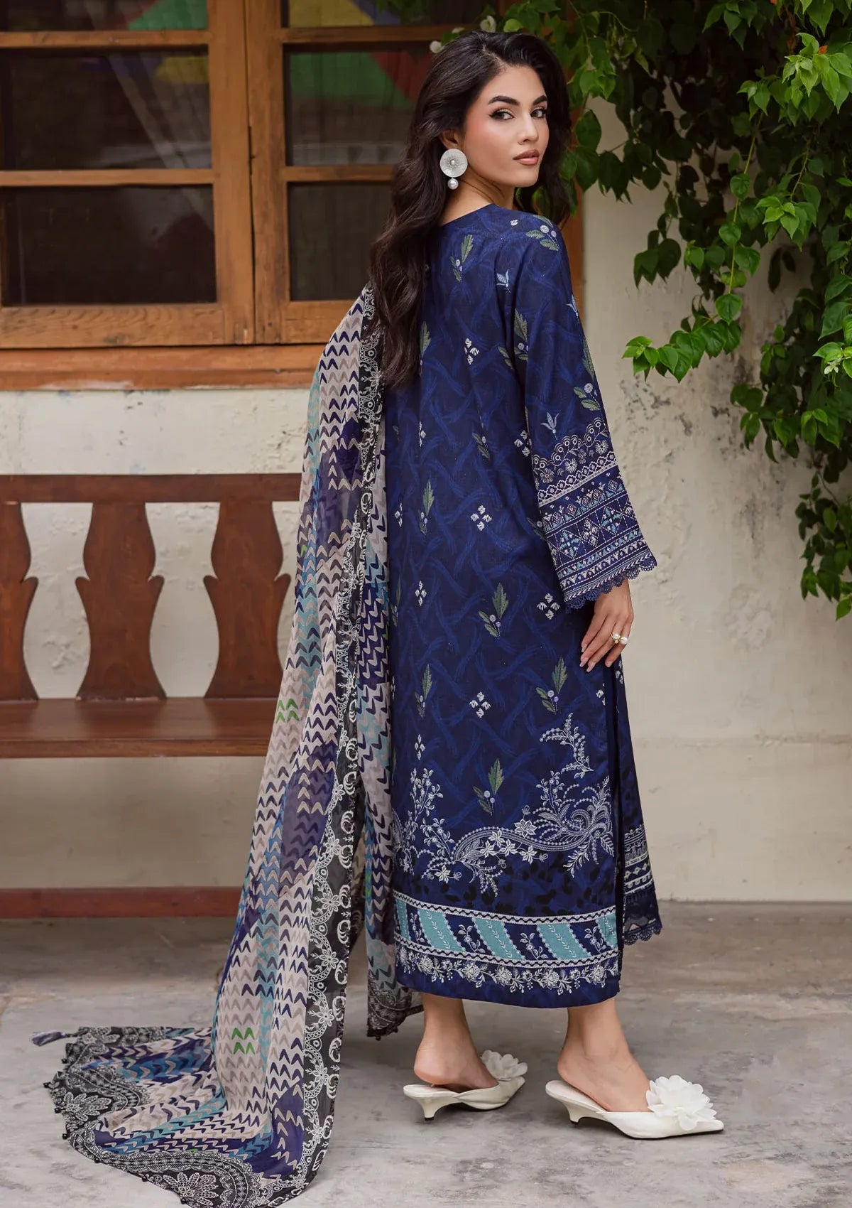 mohsin-saeed-fabrics-is-selling-online-and-in stores-Luxury-daily-wear-wedding-wear-formal-wear-in-budgeted-price-This-product-is-from-nureh-signature-prints-linen25-sp-167-is-available-on-Mohsin-saeed-fabrics-website.