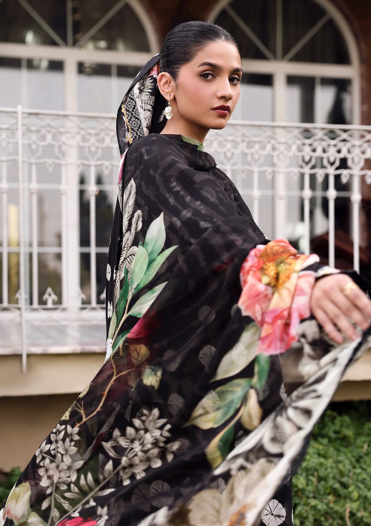 mohsin-saeed-fabrics-is-selling-online-and-in stores-Luxury-daily-wear-wedding-wear-formal-wear-in-budgeted-price-This-product-is-from-elaf-belladore-prints-lawn26-epa-01b-queen is-available-on-Mohsin-saeed-fabrics-website.