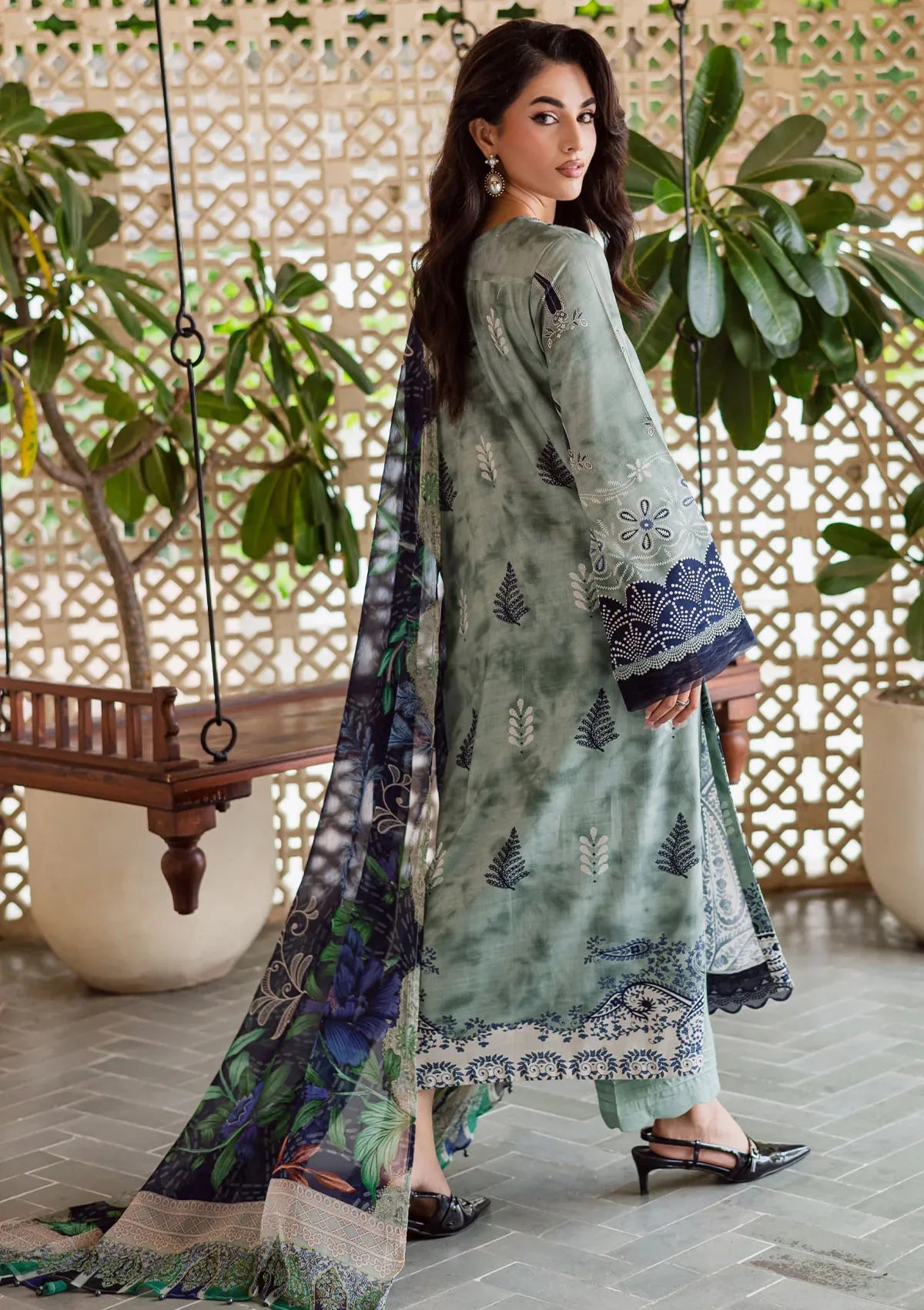 mohsin-saeed-fabrics-is-selling-online-and-in stores-Luxury-daily-wear-wedding-wear-formal-wear-in-budgeted-price-This-product-is-from-nureh-signature-prints-linen25-sp-164-is-available-on-Mohsin-saeed-fabrics-website.
