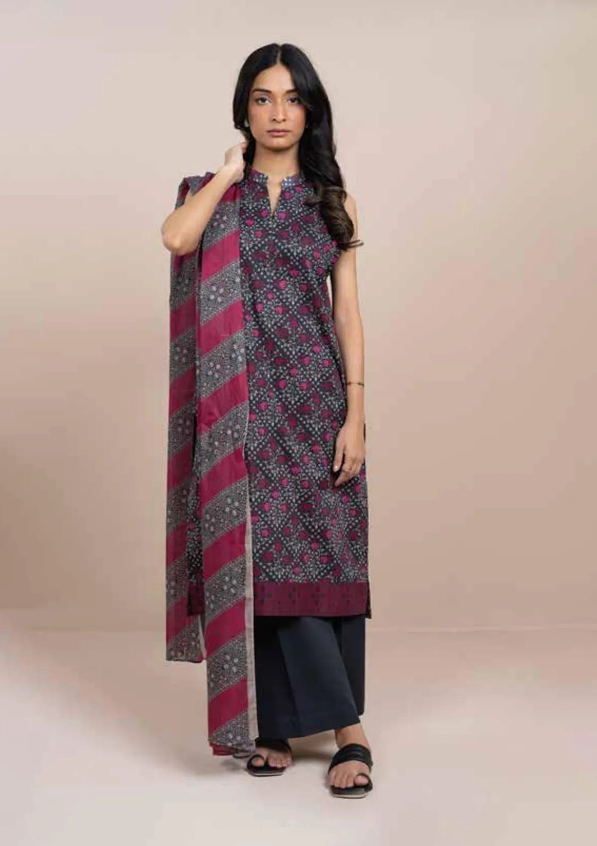 mohsin-saeed-fabrics-is-selling-online-and-in stores-Luxury-daily-wear-wedding-wear-formal-wear-in-budgeted-price-This-product-is-from-alkaram-printed-lawn25-msb25-56-black-is-available-on-Mohsin-saeed-fabrics-website.