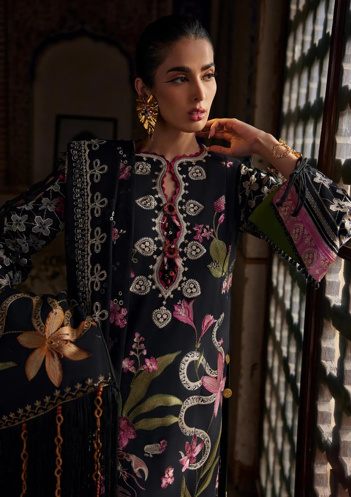 mohsin-saeed-fabrics-is-selling-online-and-in stores-Luxury-daily-wear-wedding-wear-formal-wear-in-budgeted-price-This-product-is-from-elan-lawn-25-el25-04a-azureh-is-available-on-Mohsin-saeed-fabrics-website.
