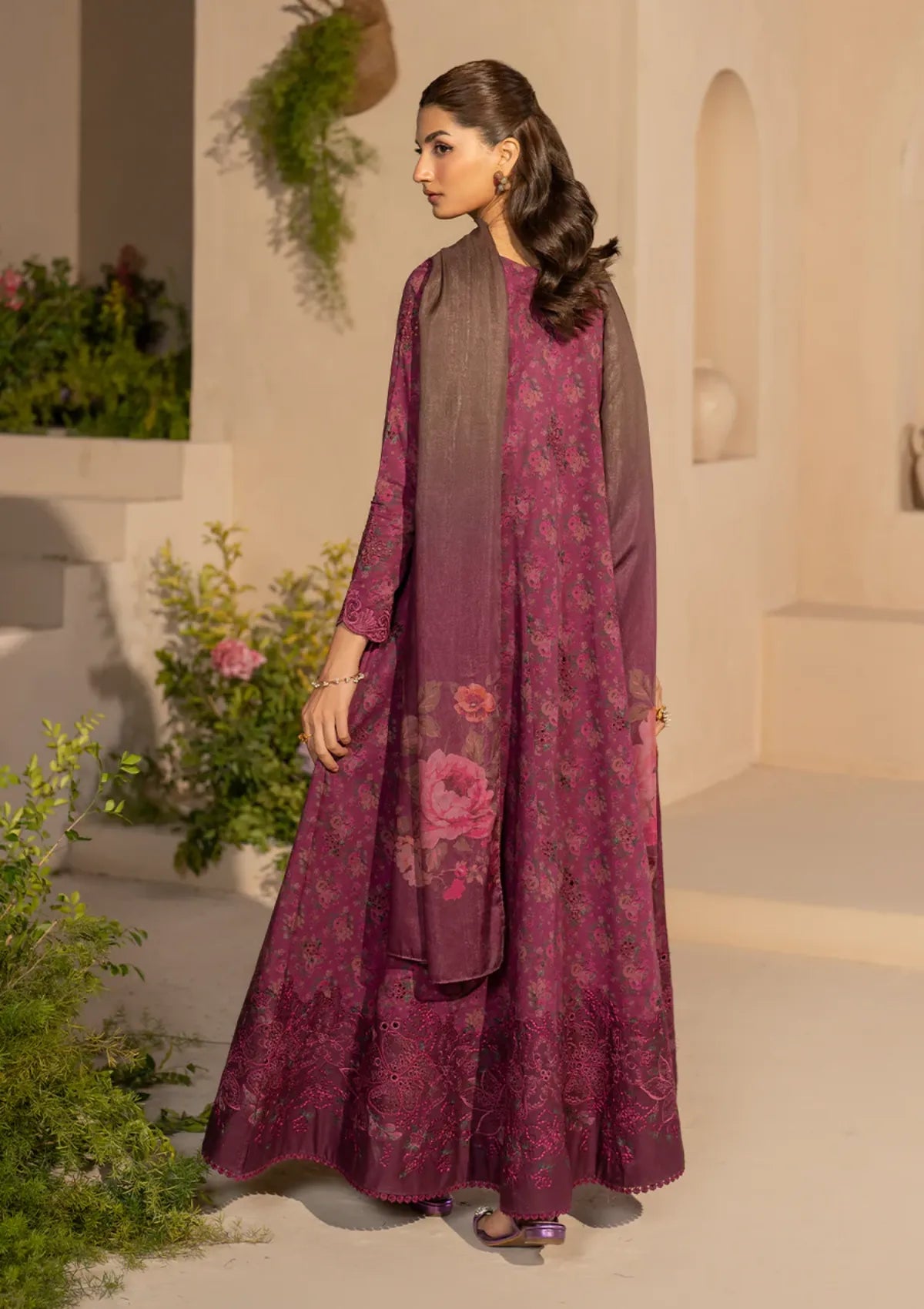 mohsin-saeed-fabrics-affordable-luxury-outfits-for-daily-formal-and-wedding-wear-This-product-is-from-iznik-festive-eid-lawn25-efl-09-is-available-on-Mohsin-saeed-fabrics-website.