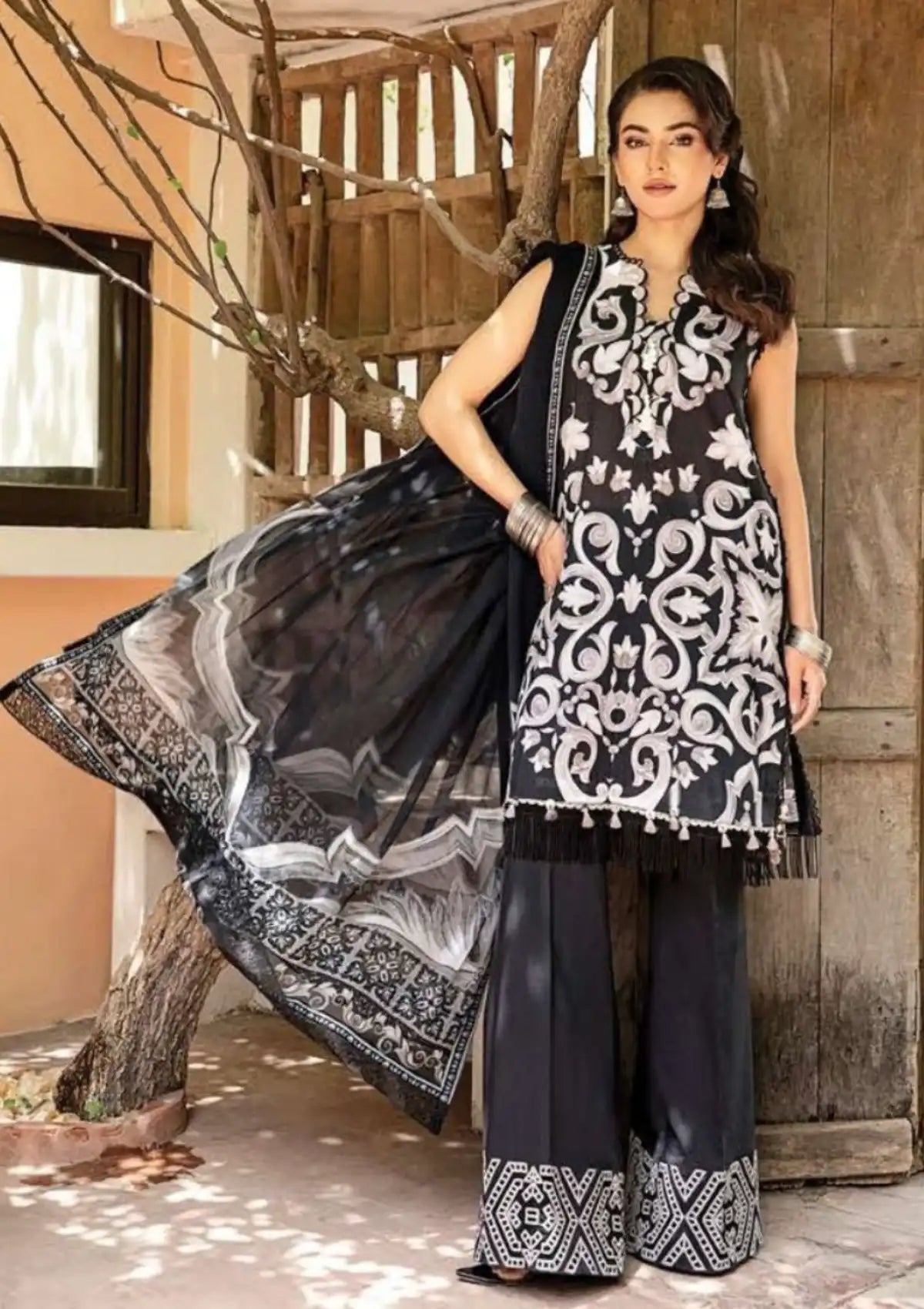 mohsin-saeed-fabrics-designer-daily-wear-formal-and-wedding-suits-within-budget-This-product-is-from-maria-b-m-basic-eid-lawn25-d-4b-is-available-on-Mohsin-saeed-fabrics-website.