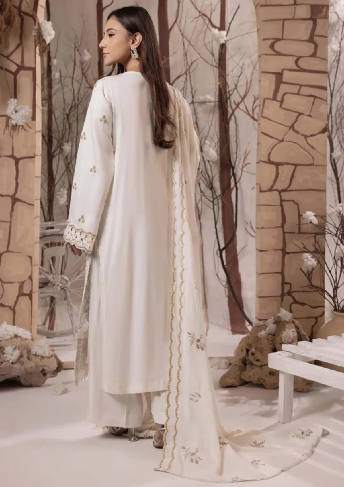 mohsin-saeed-fabrics-designer-daily-wear-formal-and-wedding-suits-within-budget-This-product-is-from-humdum-irina-peach-wool25-d-07-is-available-on-Mohsin-saeed-fabrics-website.