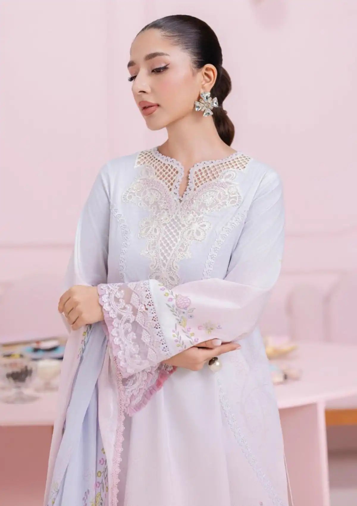 mohsin-saeed-fabrics-is-selling-online-and-in stores-Luxury-daily-wear-wedding-wear-formal-wear-in-budgeted-price-This-product-is-from-qalamkar-qprints-lawn25-vol-2-em-01b-blair-is-available-on-Mohsin-saeed-fabrics-website.