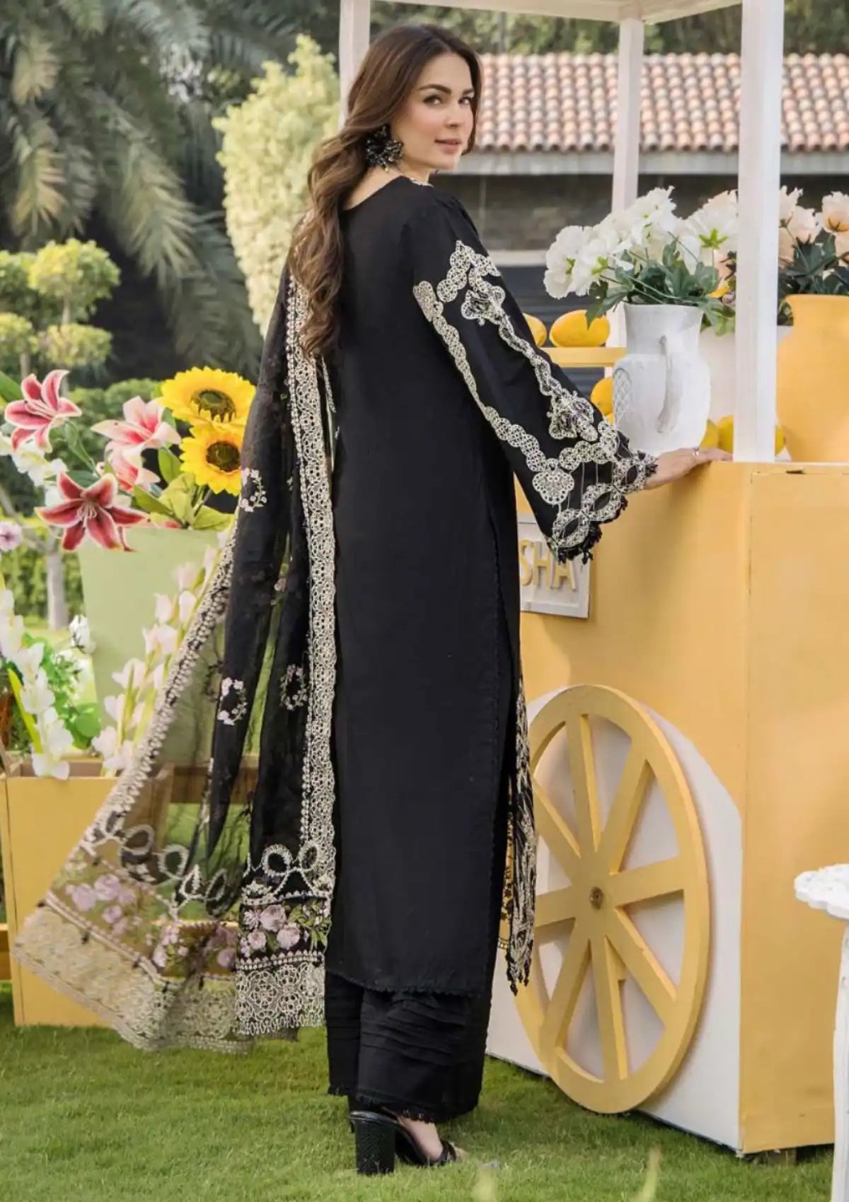 mohsin-saeed-fabrics-is-selling-online-and-in stores-Luxury-daily-wear-wedding-wear-formal-wear-in-budgeted-price-This-product-is-from-eshaisha-luxury-lawn25-ea-ll-5542-is-available-on-Mohsin-saeed-fabrics-website.