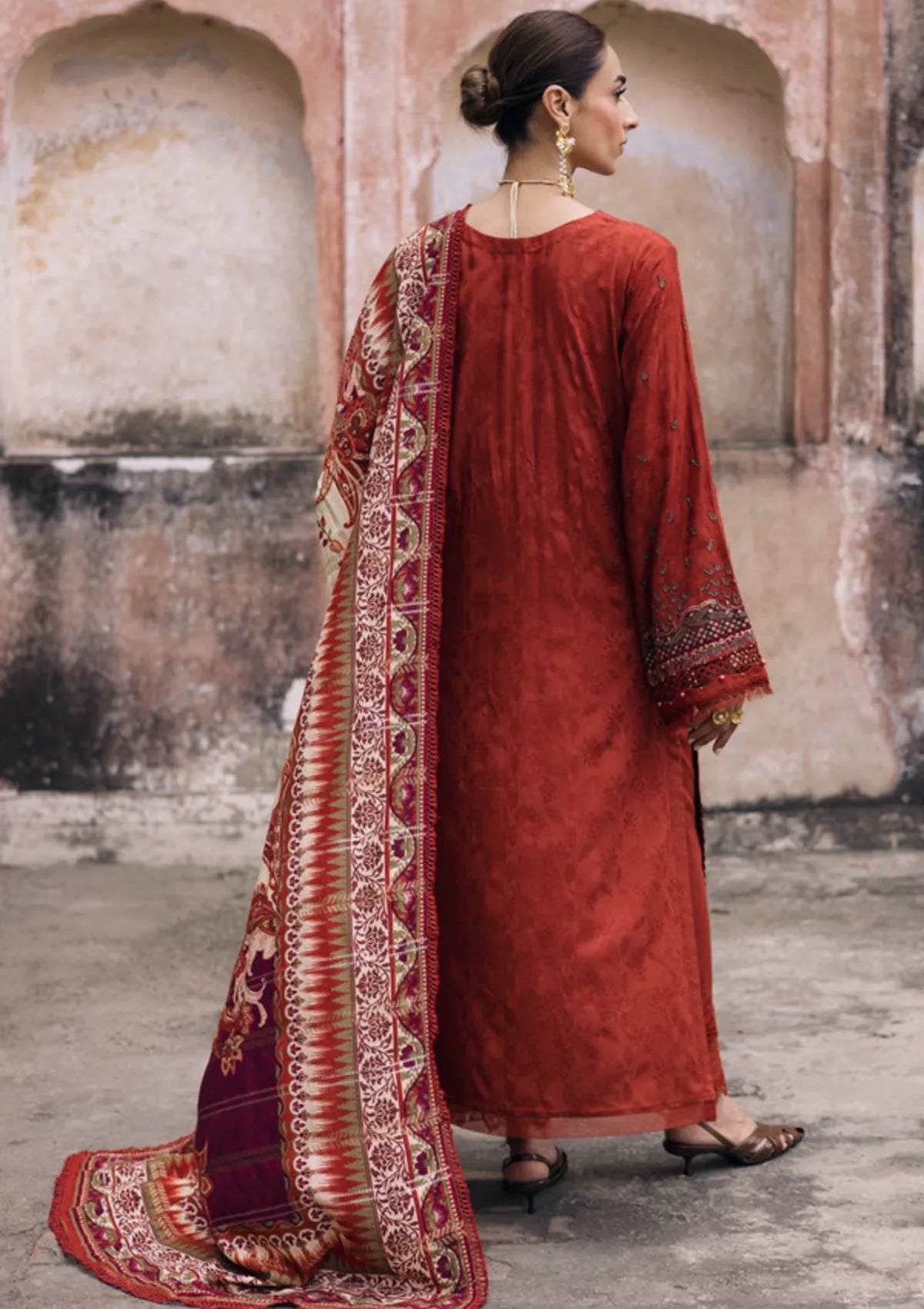 mohsin-saeed-fabrics-luxury-fashion-collection-daily-wear-wedding-and-formal-in-budget-This-product-is-from-nureh-maya-linen25-nw-105-is-available-on-Mohsin-saeed-fabrics-website.