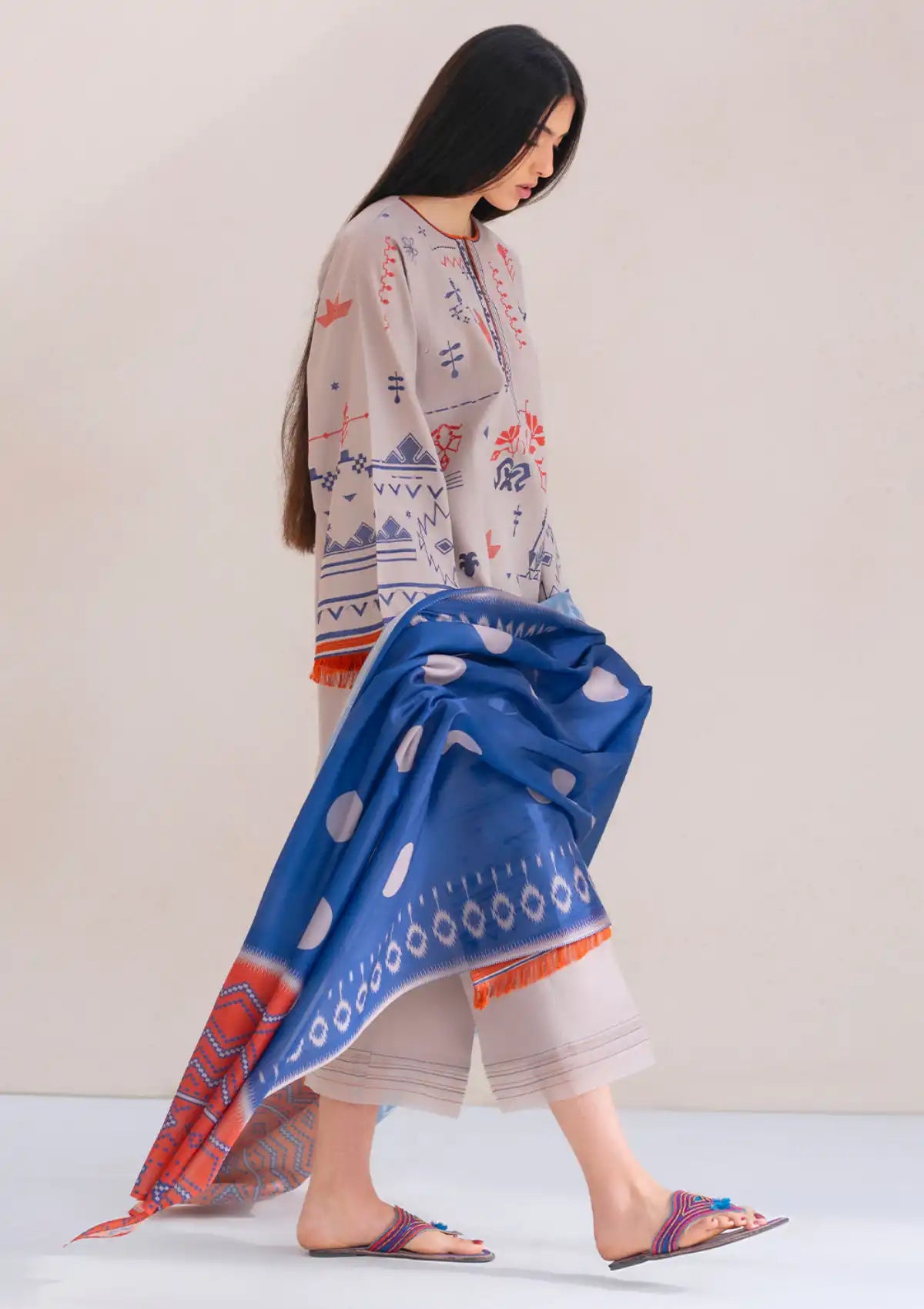 mohsin-saeed-fabrics-luxury-fashion-collection-daily-wear-wedding-and-formal-in-budget-This-product-is-from-bin-ilyas-aaina-summer-edit25-81-b-is-available-on-Mohsin-saeed-fabrics-website.