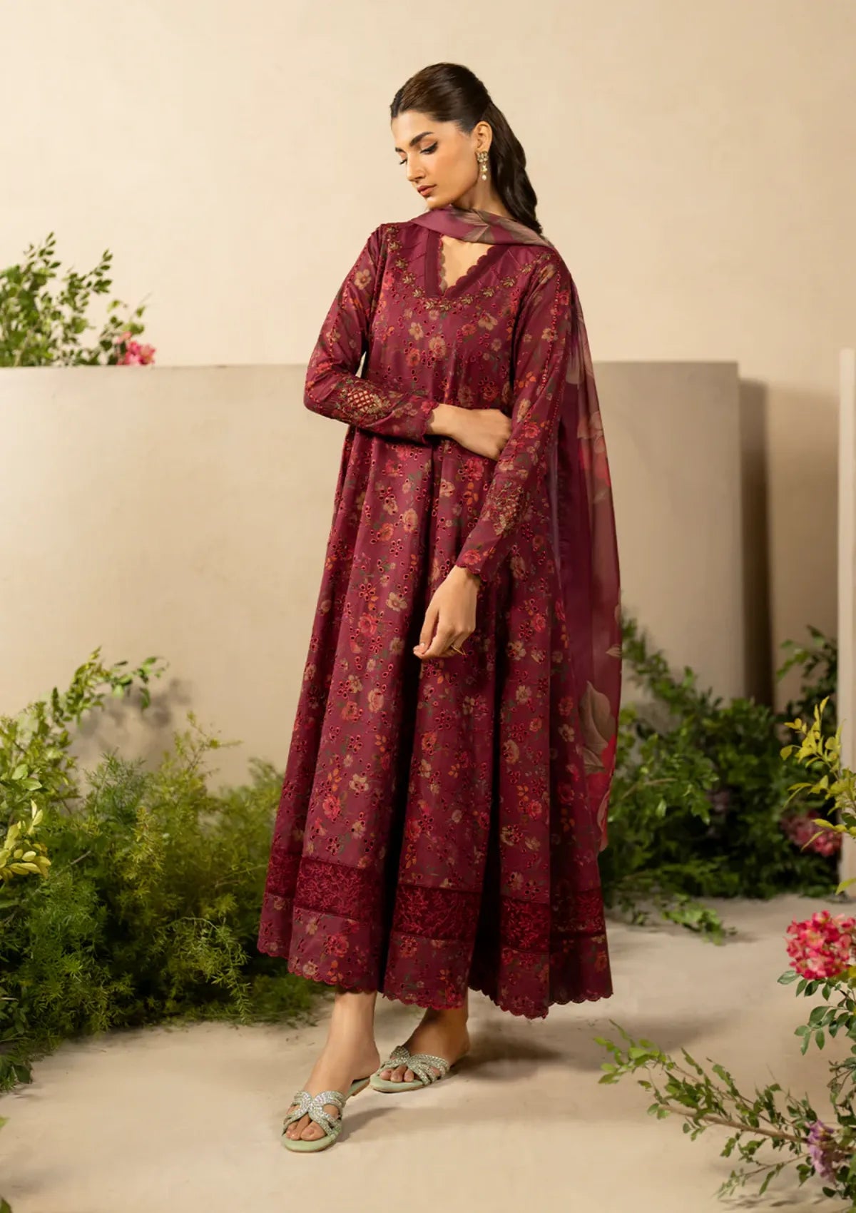 mohsin-saeed-fabrics-affordable-luxury-outfits-for-daily-formal-and-wedding-wear-This-product-is-from-iznik-festive-eid-lawn25-efl-10-is-available-on-Mohsin-saeed-fabrics-website.