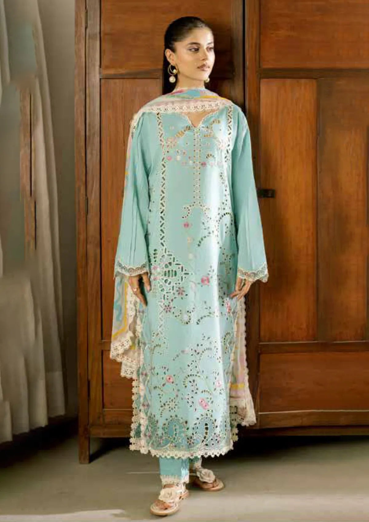 mohsin-saeed-fabrics-luxury-fashion-collection-daily-wear-wedding-and-formal-in-budget-This-product-is-from-roheenaz-aashiyana-luxury-lawn25-rnz-08b-dania-is-available-on-Mohsin-saeed-fabrics-website.