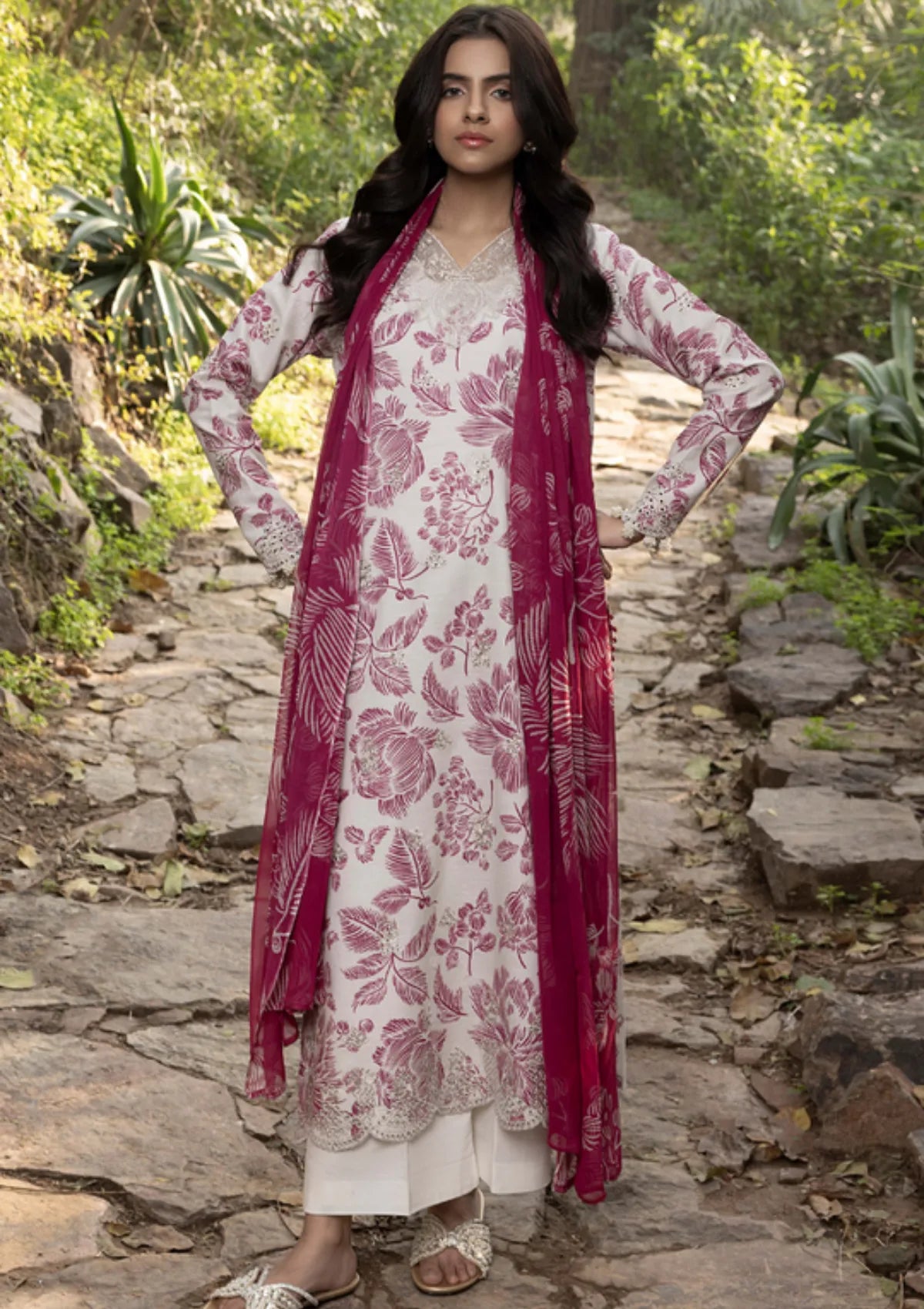 mohsin-saeed-fabrics-is-selling-online-and-in stores-Luxury-daily-wear-wedding-wear-formal-wear-in-budgeted-price-This-product-is-from-humdum-eden-garden-lawn25-d-04-is-available-on-Mohsin-saeed-fabrics-website.