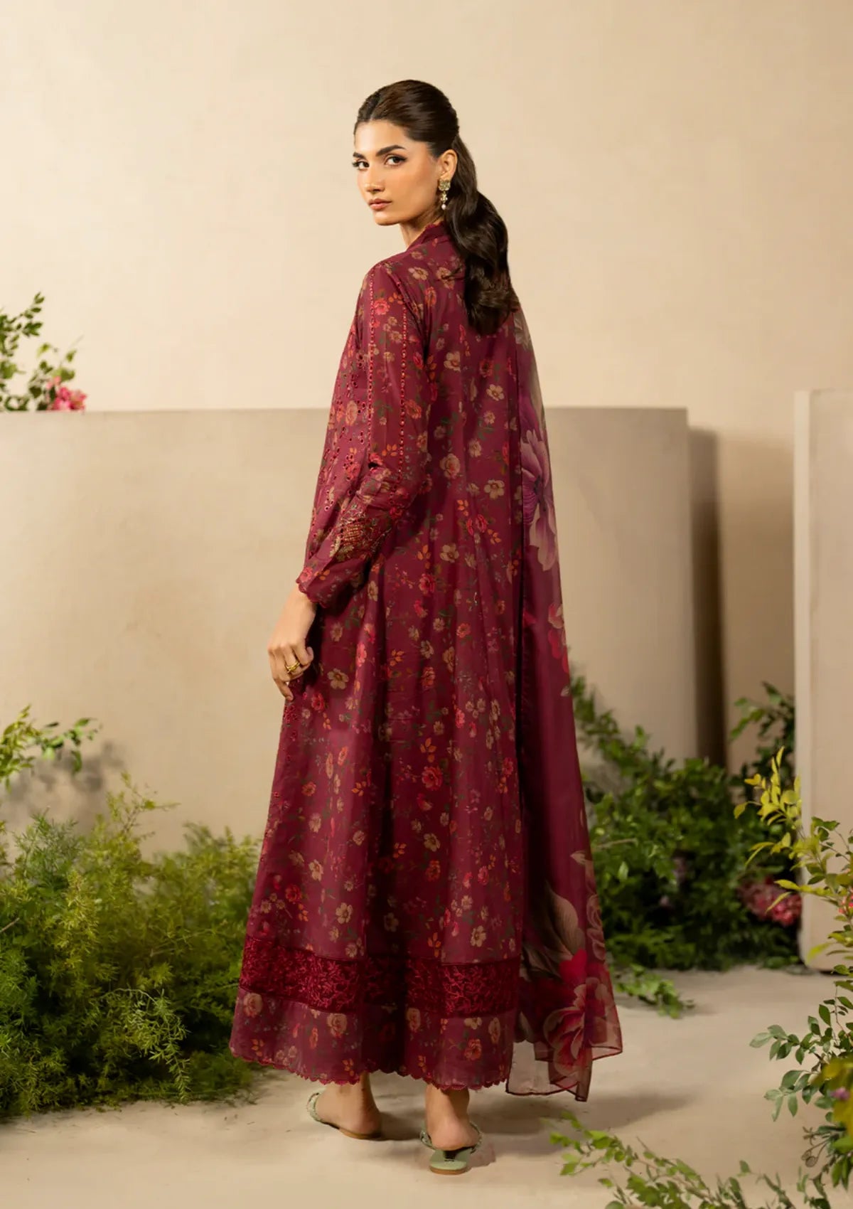 mohsin-saeed-fabrics-affordable-luxury-outfits-for-daily-formal-and-wedding-wear-This-product-is-from-iznik-festive-eid-lawn25-efl-10-is-available-on-Mohsin-saeed-fabrics-website.