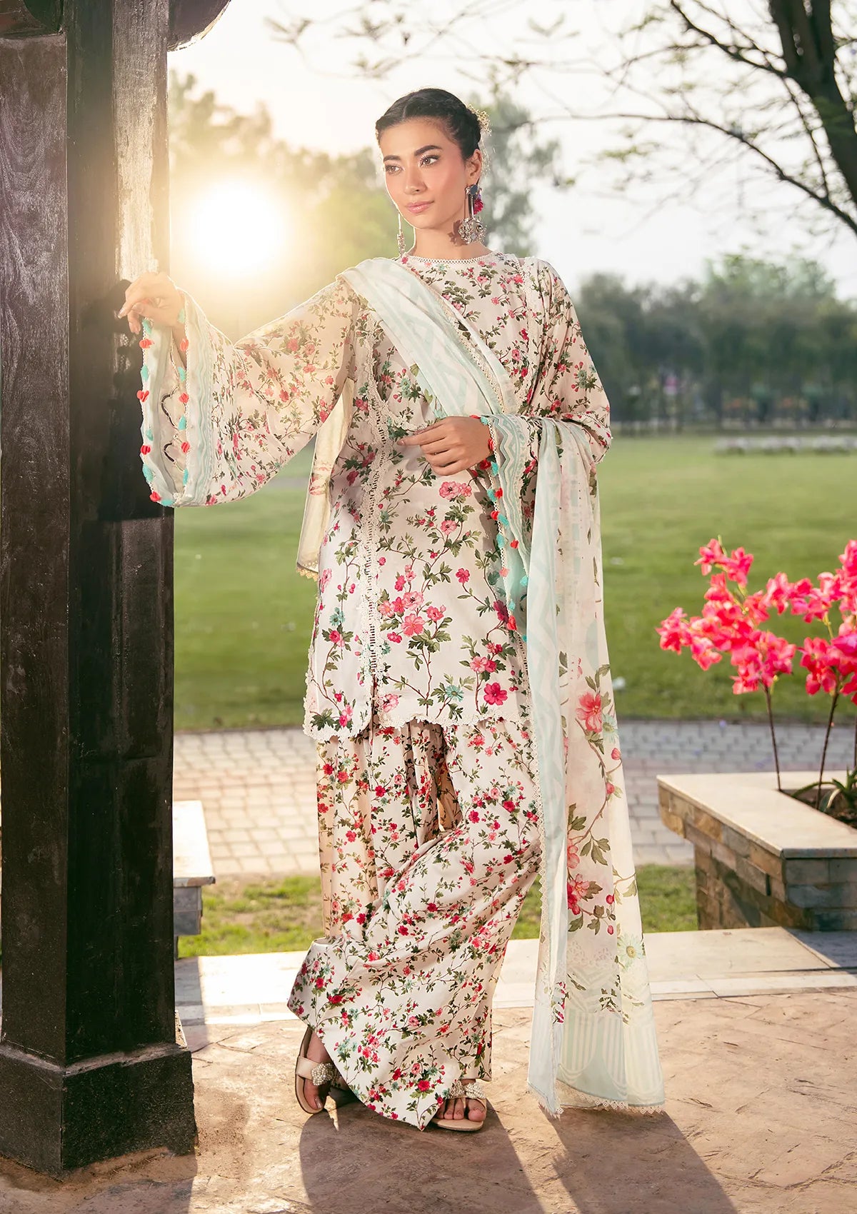 mohsin-saeed-fabrics-designer-daily-wear-formal-and-wedding-suits-within-budget-This-product-is-from-elaf-prints-lawn25-vol-2-eps-3b-day-bloom-is-available-on-Mohsin-saeed-fabrics-website.
