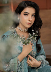 Waresha Noore Luxe Lawn'26 NL-02 Roshan Ara