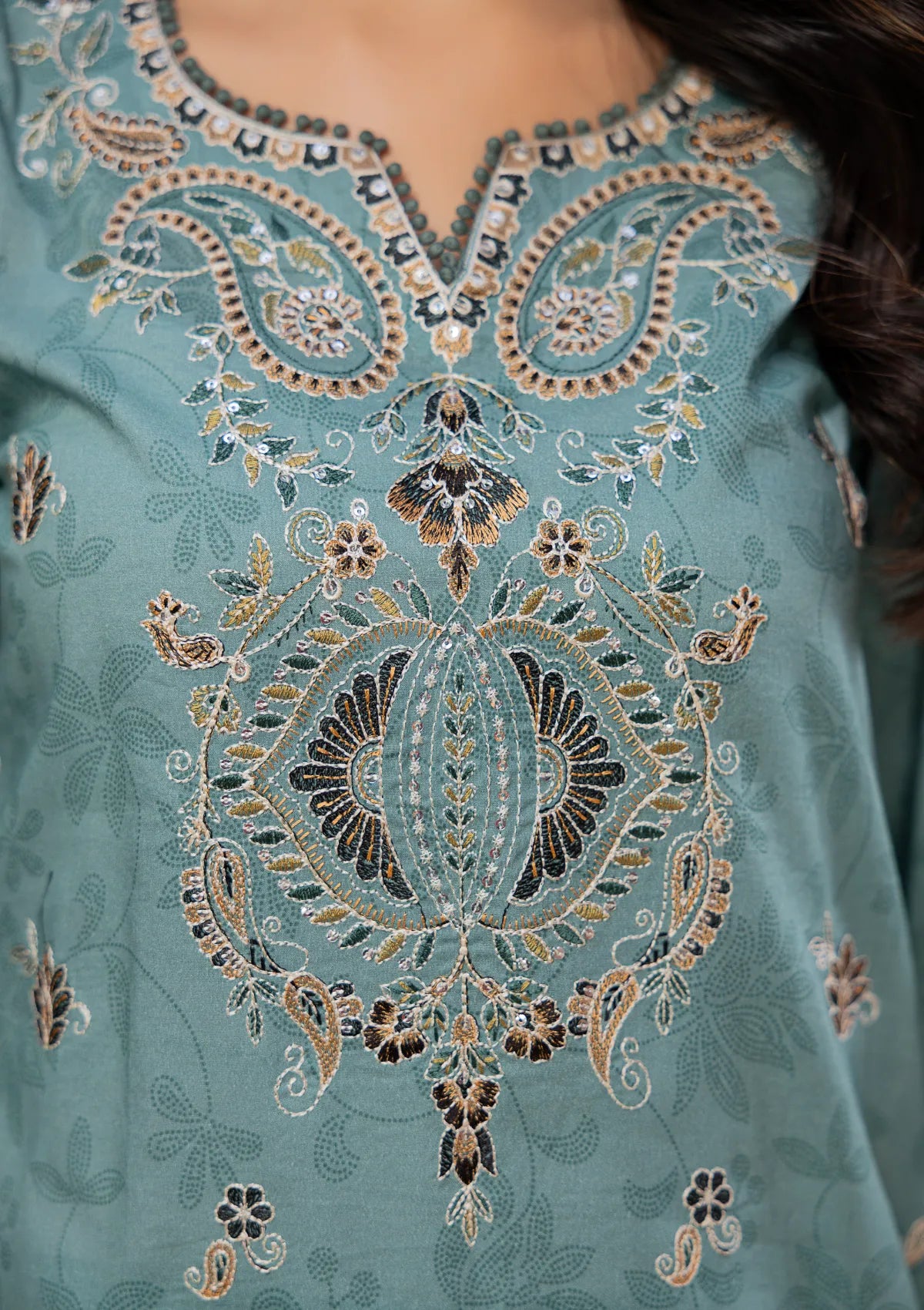 Waresha Noore Luxe Lawn'26 NL-02 Roshan Ara