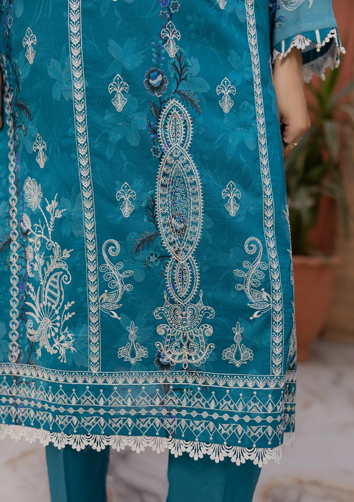 Waresha Noore Luxe Lawn'26 NL-04 Sahar Elan